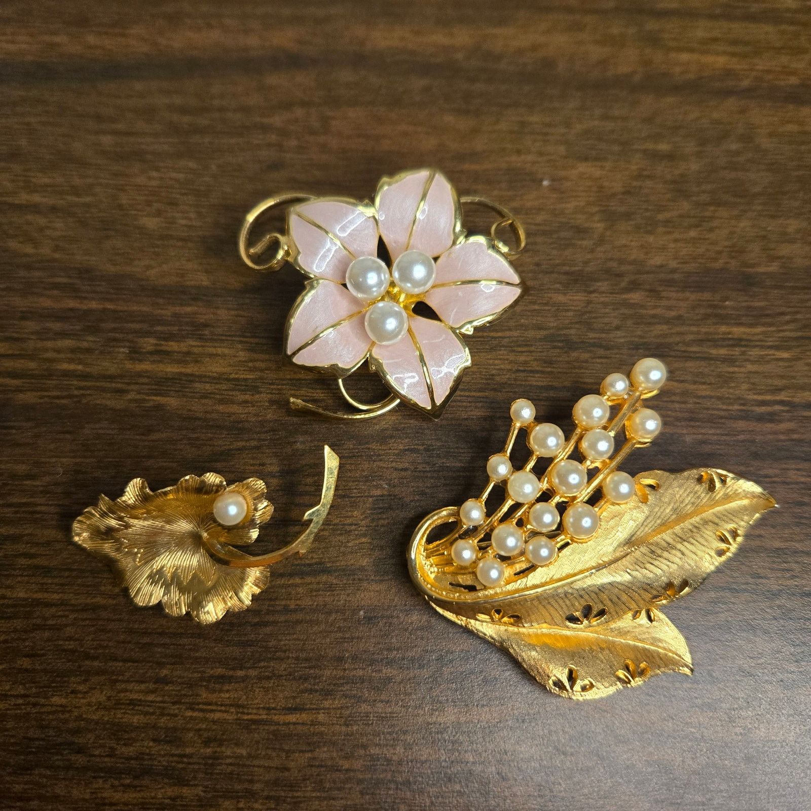 Vintage Vintage Lot of 3 Gold Tone Faux Pearl Flower Leaf Brooches Size ONE SIZE - 1 Thumbnail