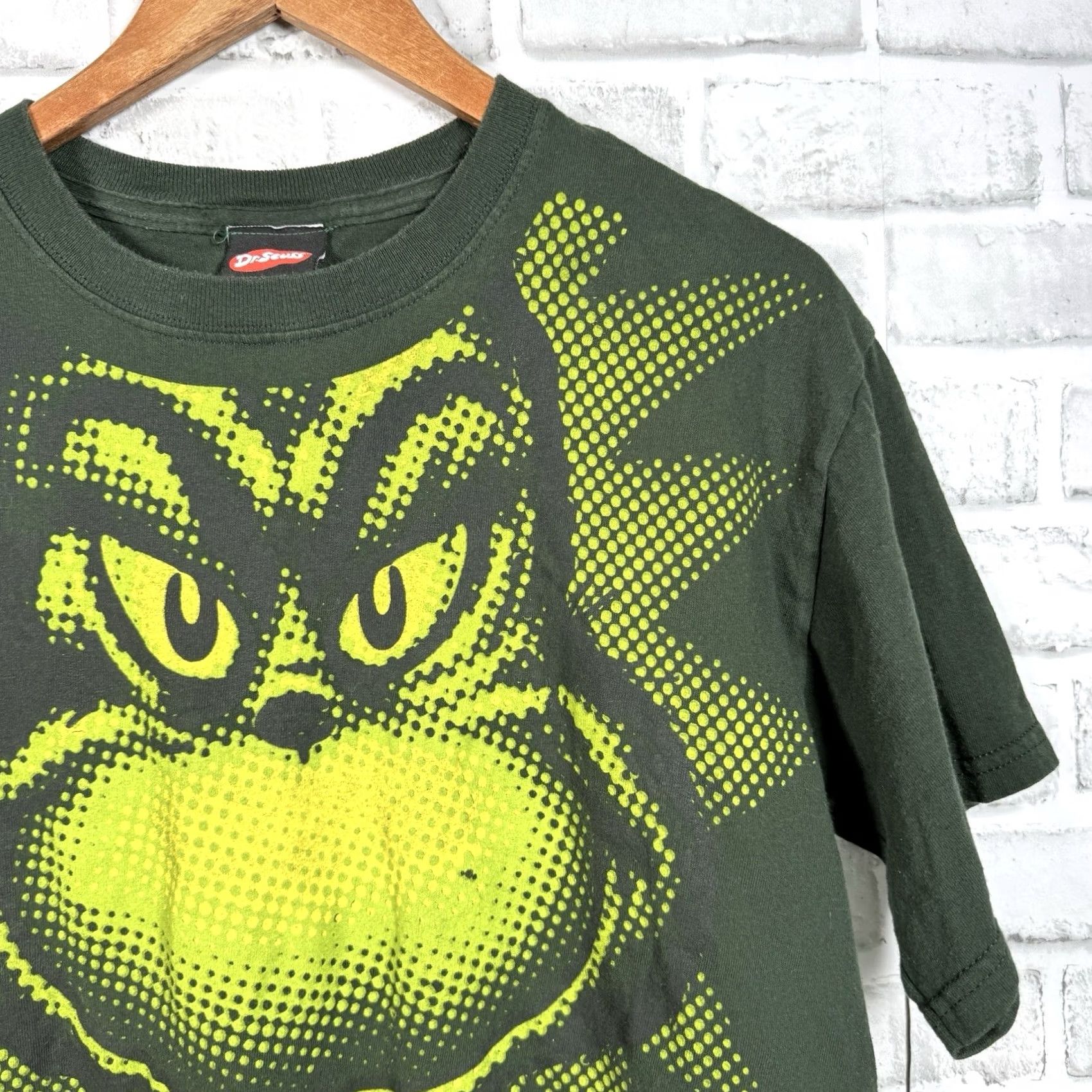 Vintage VINTAGE Dr. Seuss The Grinch Green Graphic Tee Mens Size M Shirt Mens Green Grinch 90s/90s Grinch Tee Size US M / EU 48-50 / 2 - 2 Thumbnail