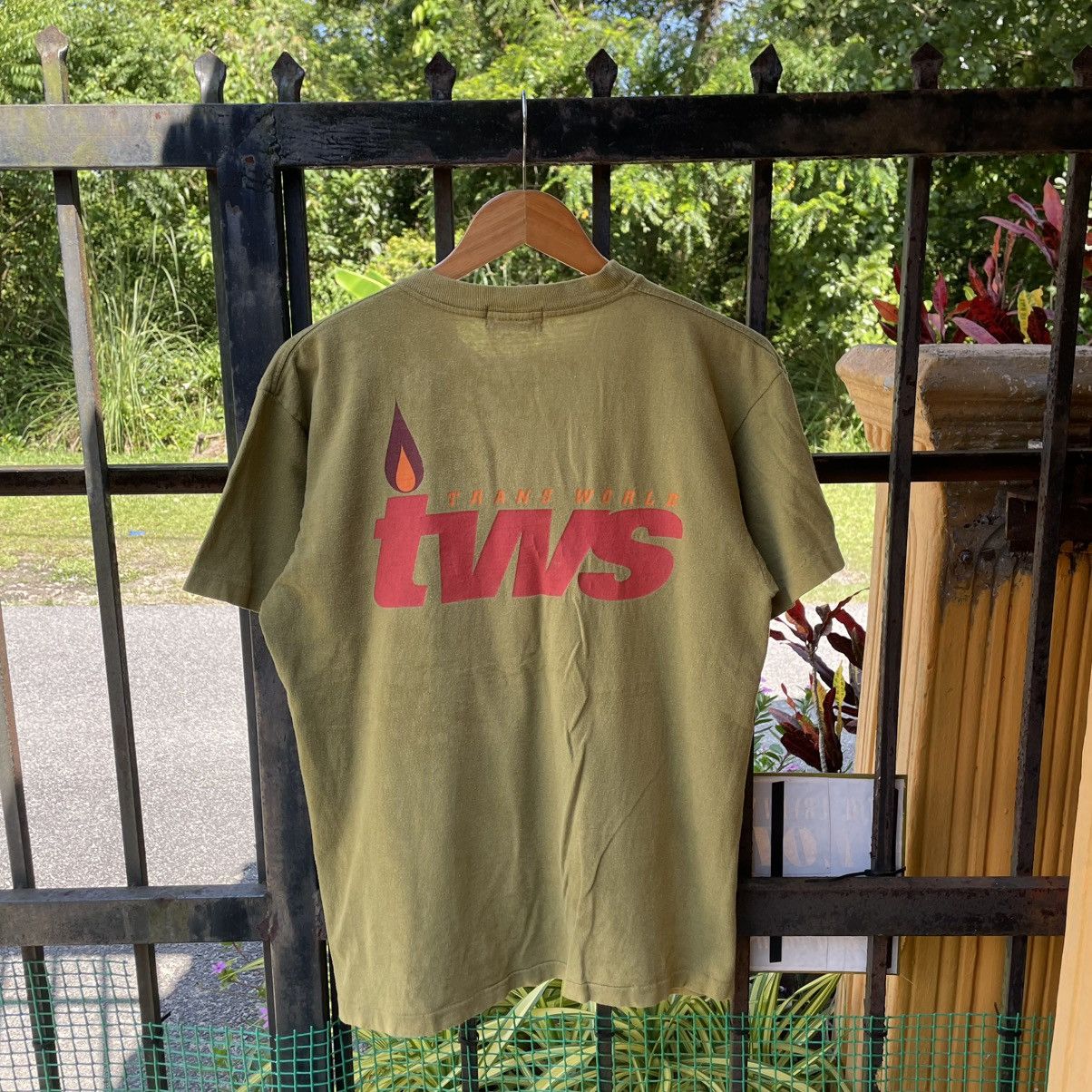 Vintage 🔥Vintage 90s TWS Trans World Big Logo Skateboard Tee Size US M / EU 48-50 / 2 - 1 Thumbnail