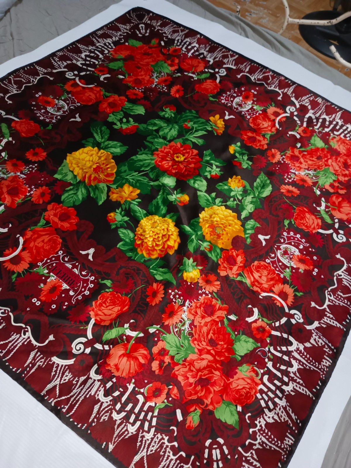 Gianfranco Ferre GIANFRANCO FERRE ITALY Red Roses Floral Silk Scarf Size ONE SIZE - 3 Thumbnail