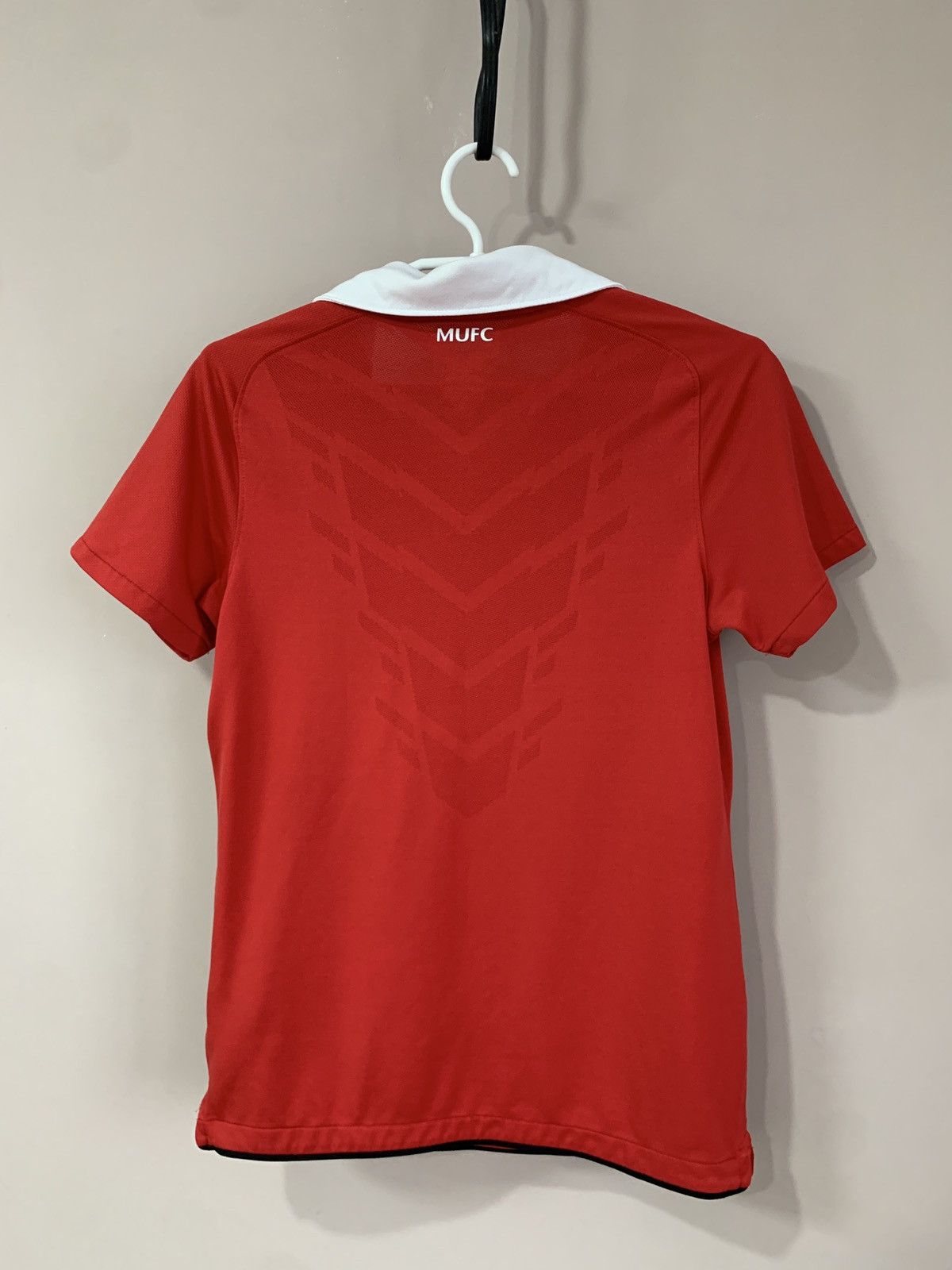 Nike WOMENS Manchester United 2010 2011 home soccer jersey shirt Size S / US 4 / IT 40 - 2 Thumbnail