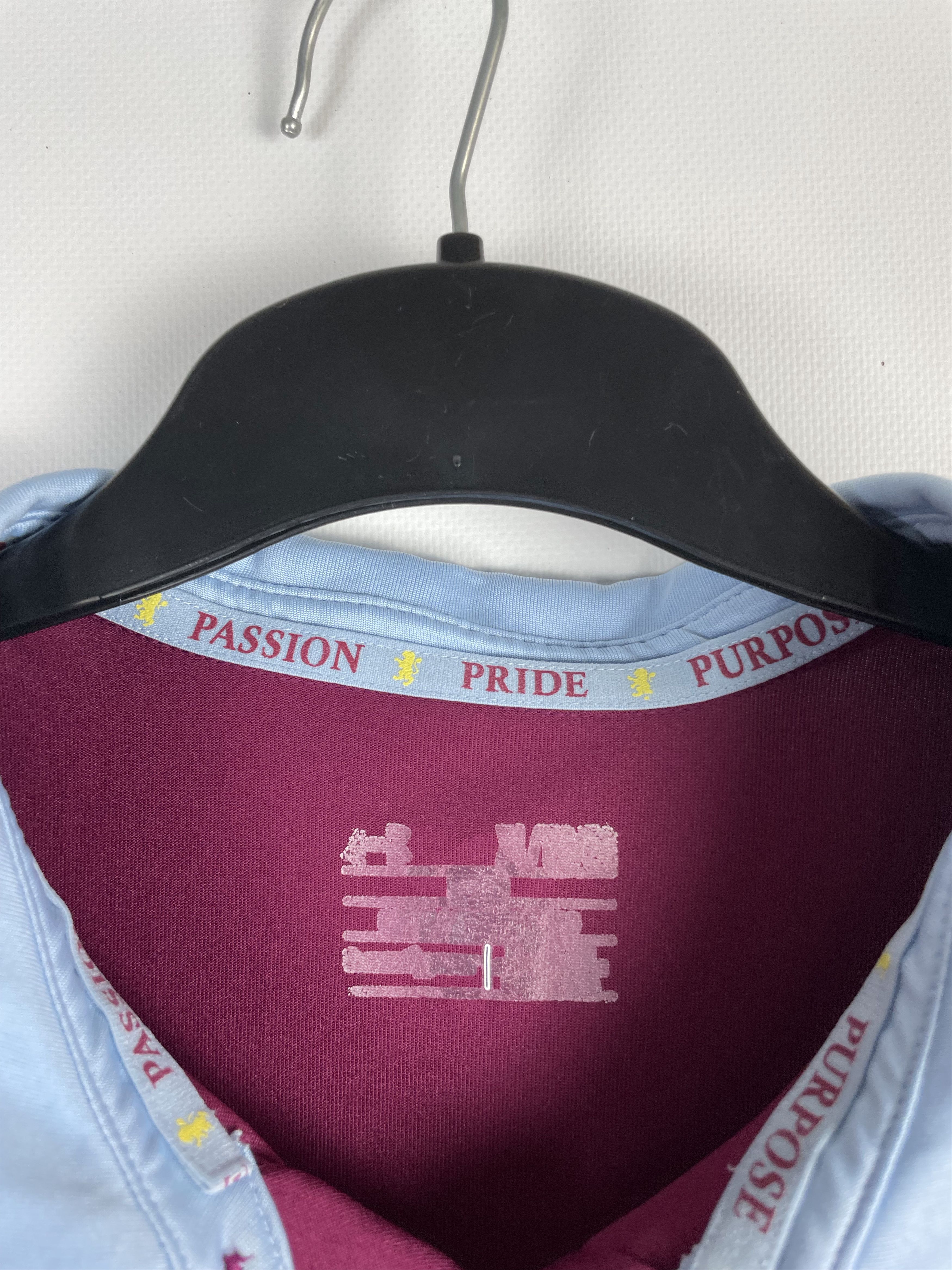 Vintage Under Armour Aston Villa Soccer Jersey T-Shirt Size US XL / EU 56 / 4 - 6 Thumbnail