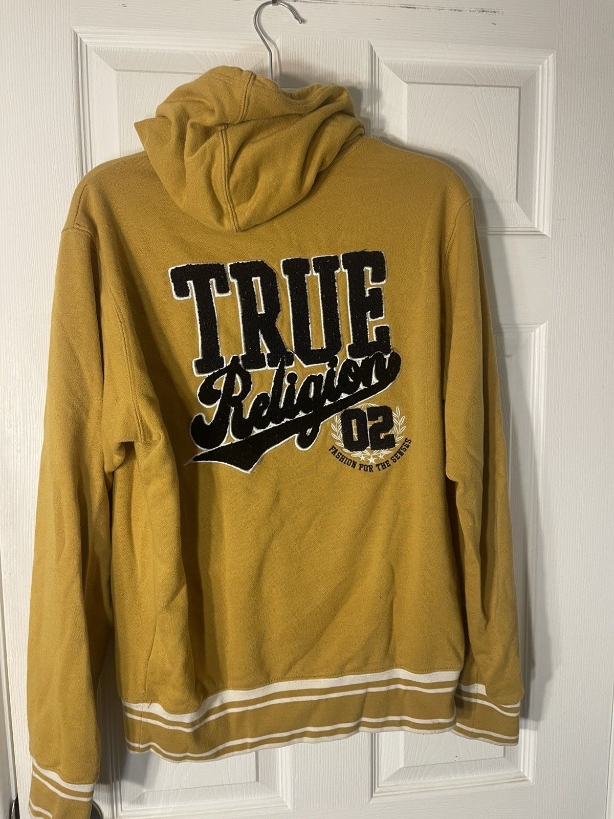 True Religion True Religion Chenille Logo Pullover Hoodie Yellow Size S Size US S / EU 44-46 / 1 - 2 Thumbnail