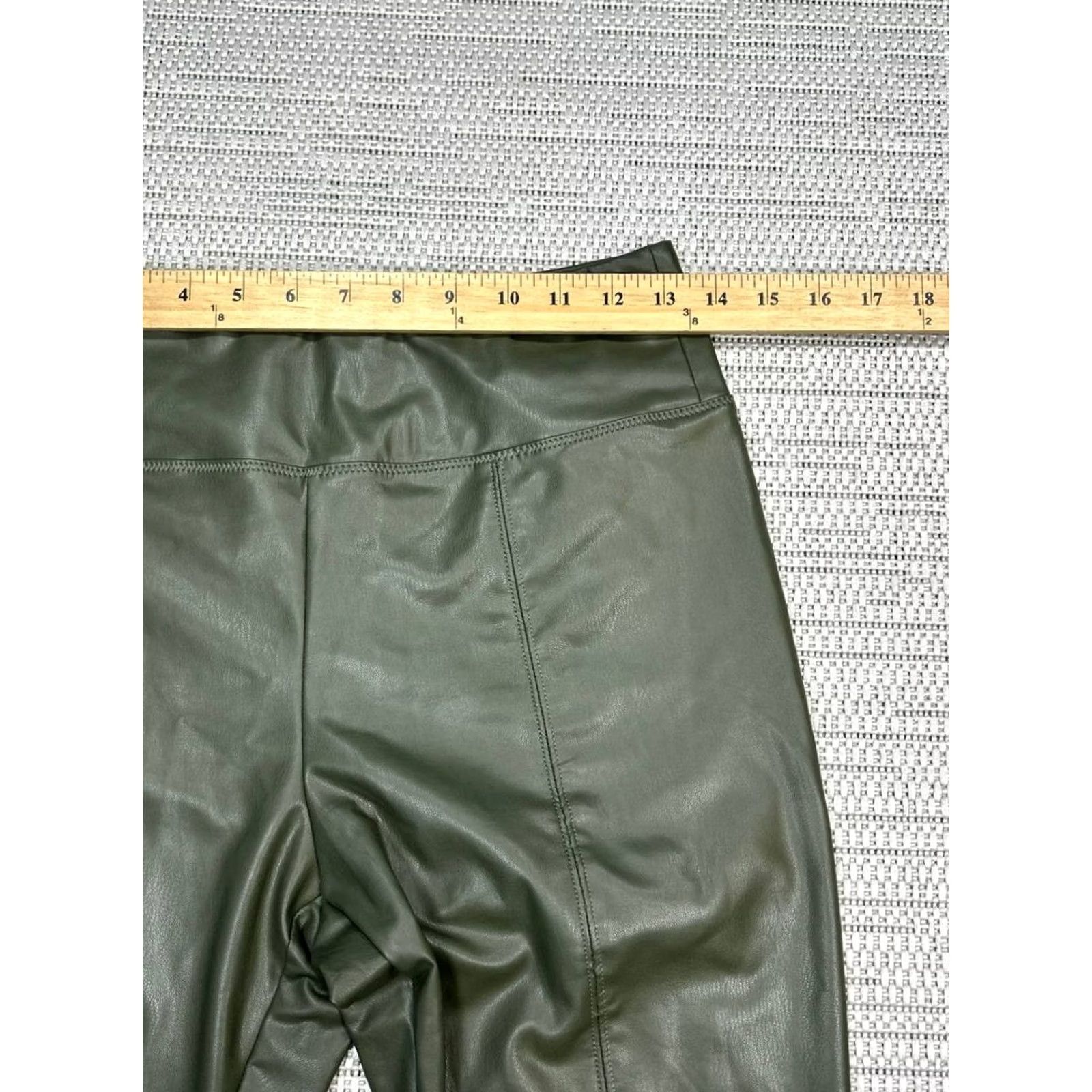 Saks Fifth Avenue Saks Fifth Avenue Leggings Womens Medium Green Mid Rise Athletic Shirt? Size 26" / US 2 / IT 38 - 6 Thumbnail