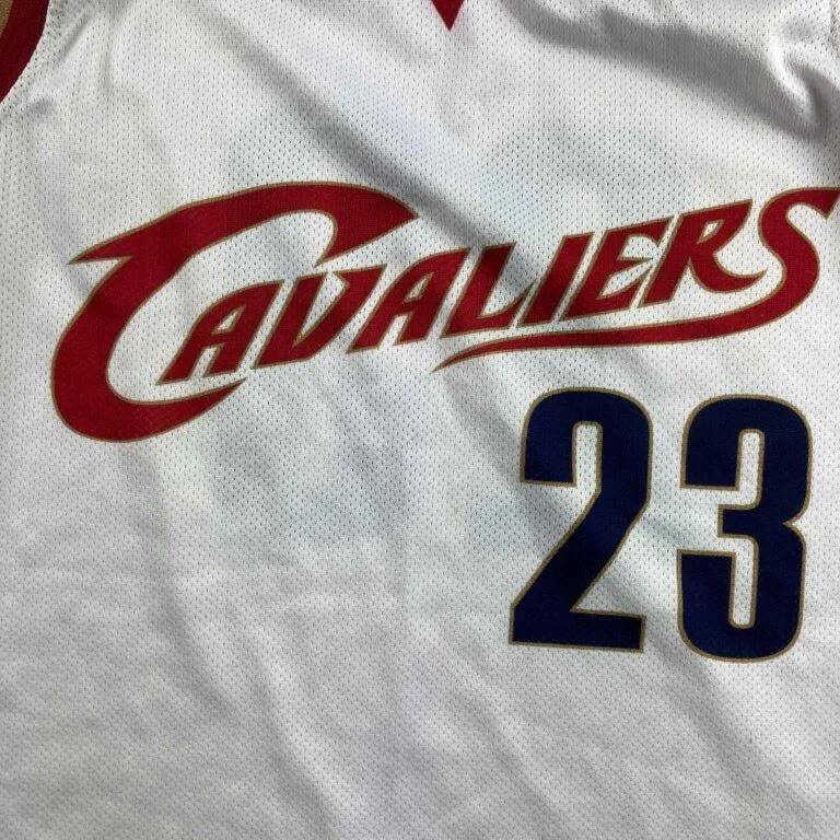 Champion Cleveland Caveliers LeBron James Champion EU NBA jersey M Size US M / EU 48-50 / 2 - 3 Thumbnail