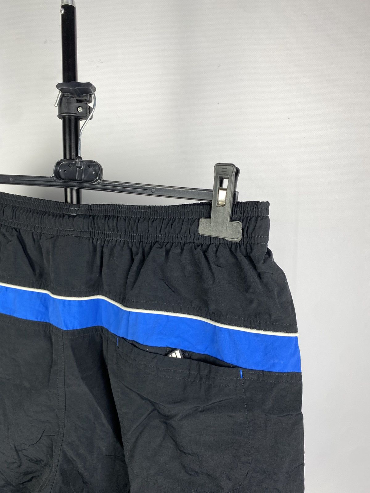 Adidas × Vintage Vintage 90s Adidas Logo Embroidered Men’s M Size Shorts Size US 33 - 7 Thumbnail