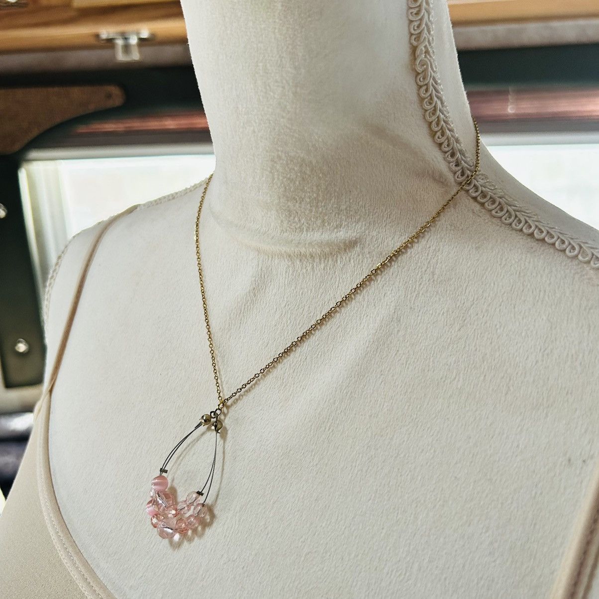 Vintage Vintage cat eye glass stone bead pendant on chain necklace Size ONE SIZE - 3 Thumbnail