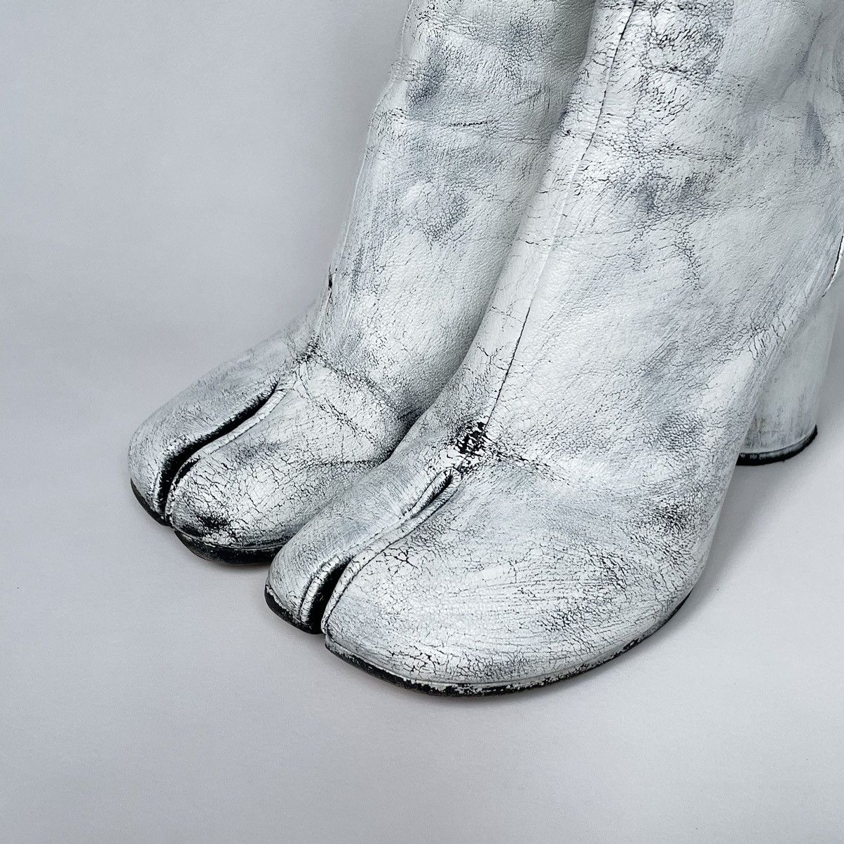 Maison Margiela White Painted Leather Tabi Boots Size US 7 / IT 37 - 9 Thumbnail