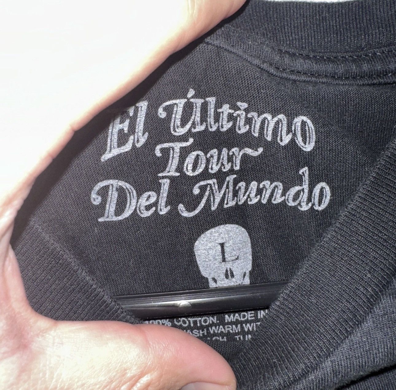 Other Bad Bunny El Ultimo Tour del Mundo 2022 Tour Shirt Size US L / EU 52-54 / 3 - 4 Thumbnail