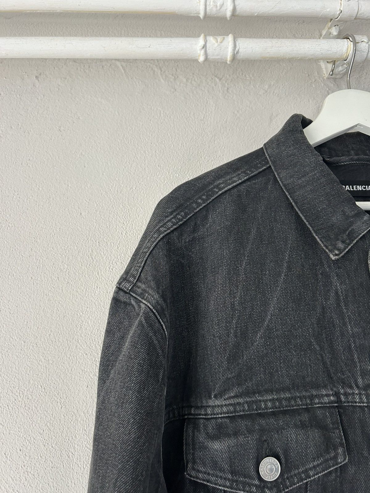 Balenciaga Oversized “Mastercard” Logo Denim Jacket – Size 46 Size US S / EU 44-46 / 1 - 5 Thumbnail