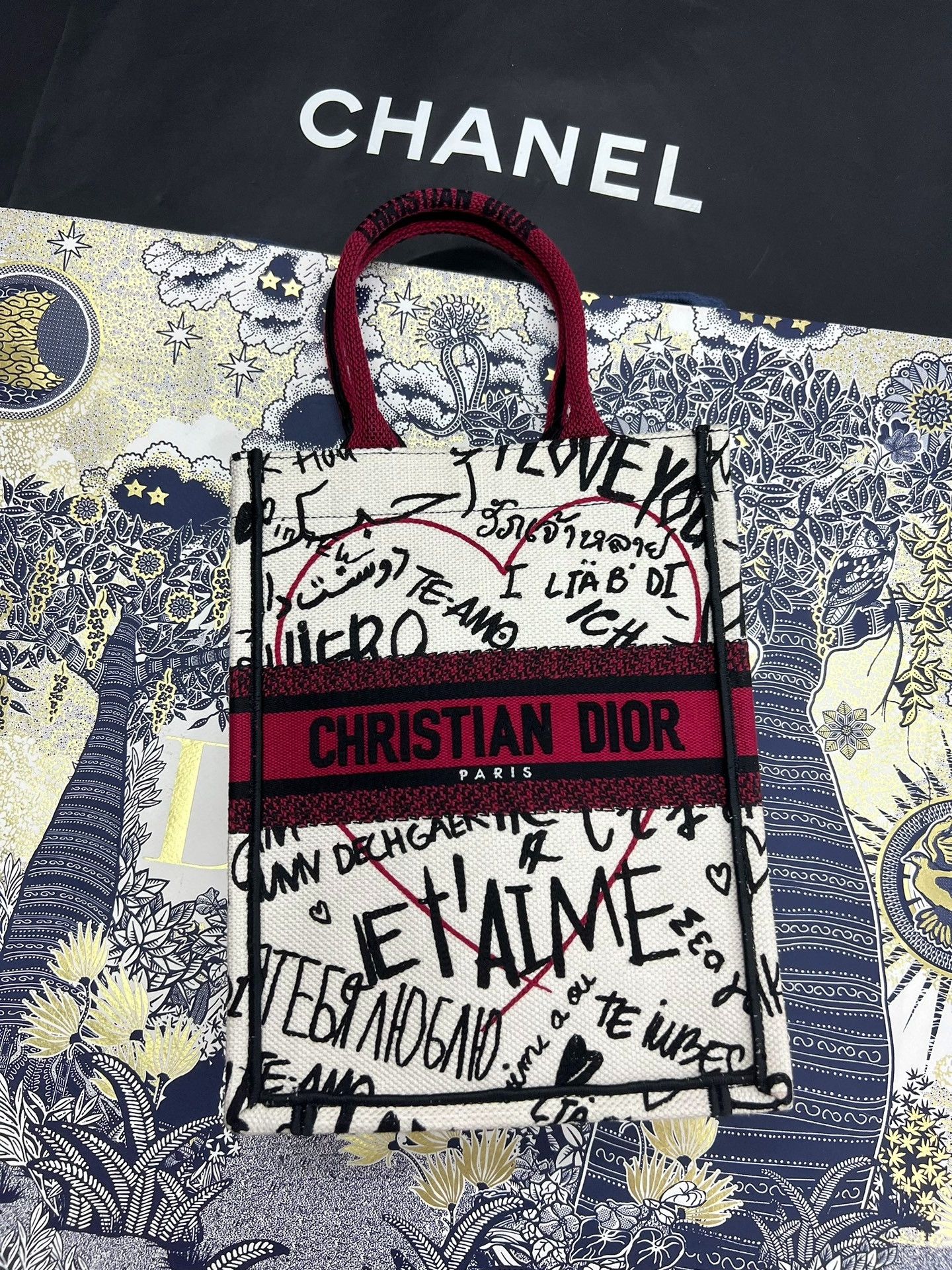 Dior Dior Valentine's Limited Graffiti Tote Size ONE SIZE - 1 Thumbnail