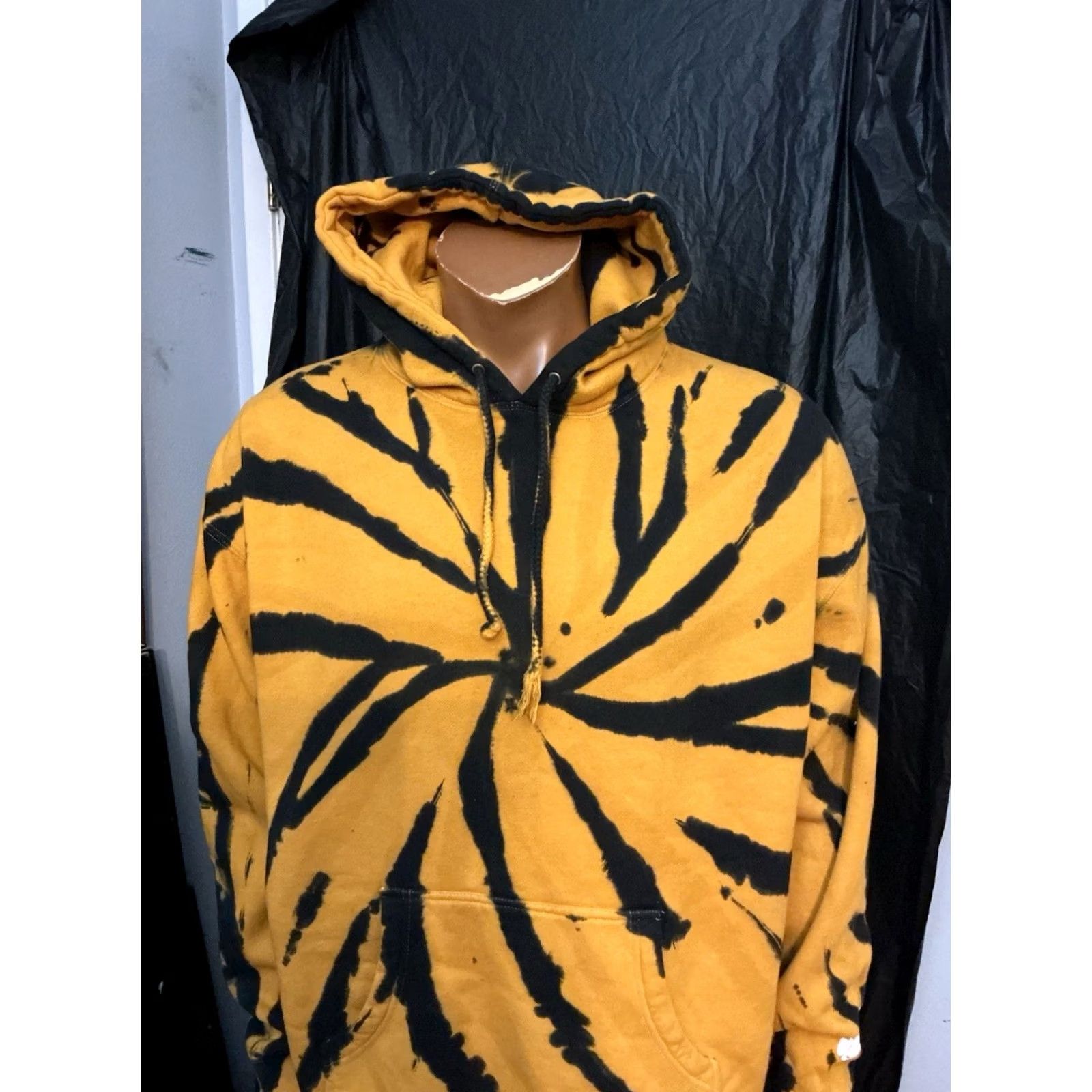 Hypland Hypland Naruto Hoodie Mens 2XL Pullover Fleece Tie Dye Yellow Black Manga Anime Zebra? Size US XXL / EU 58 / 5 - 8 Thumbnail