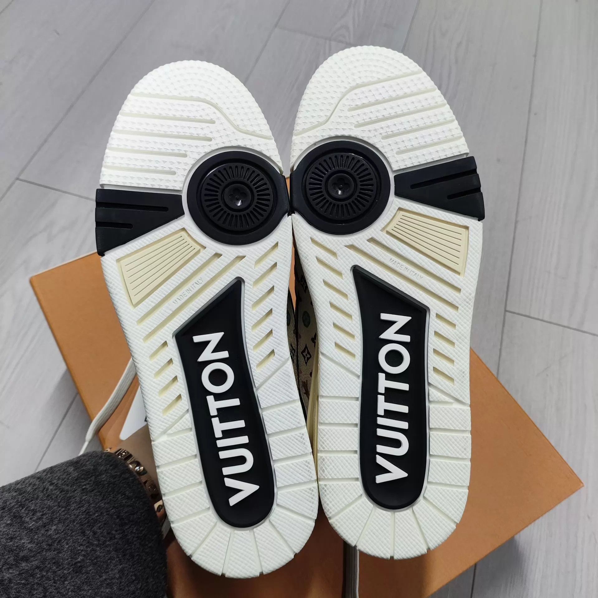 Louis Vuitton LV Unworn Allover Logo White Trainers 4 Size US 4 / IT 34 - 3 Thumbnail