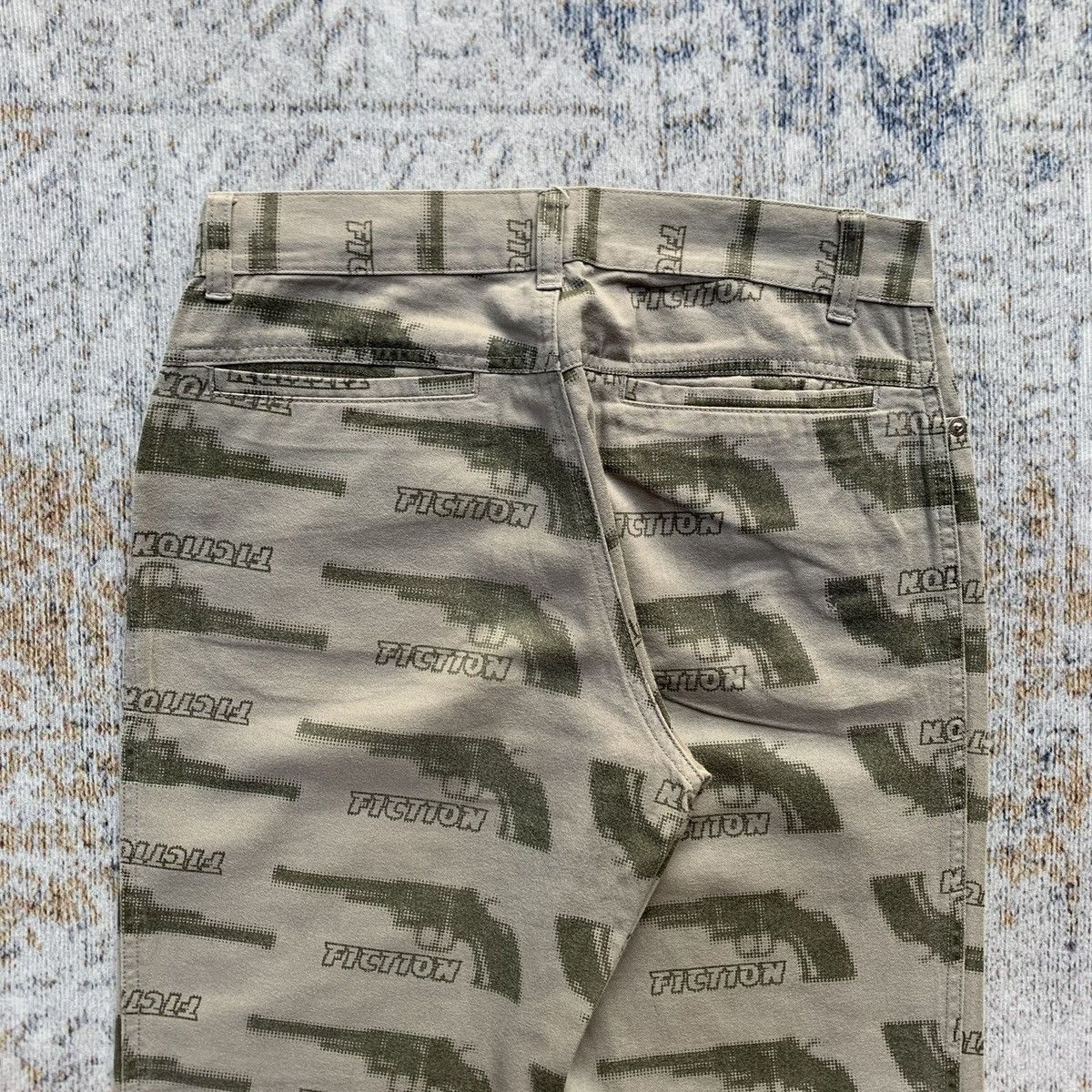 Japanese Brand Rare 2000s Algonquins "Gun Fiction" Full Printed Pants Size 29" - 6 Thumbnail