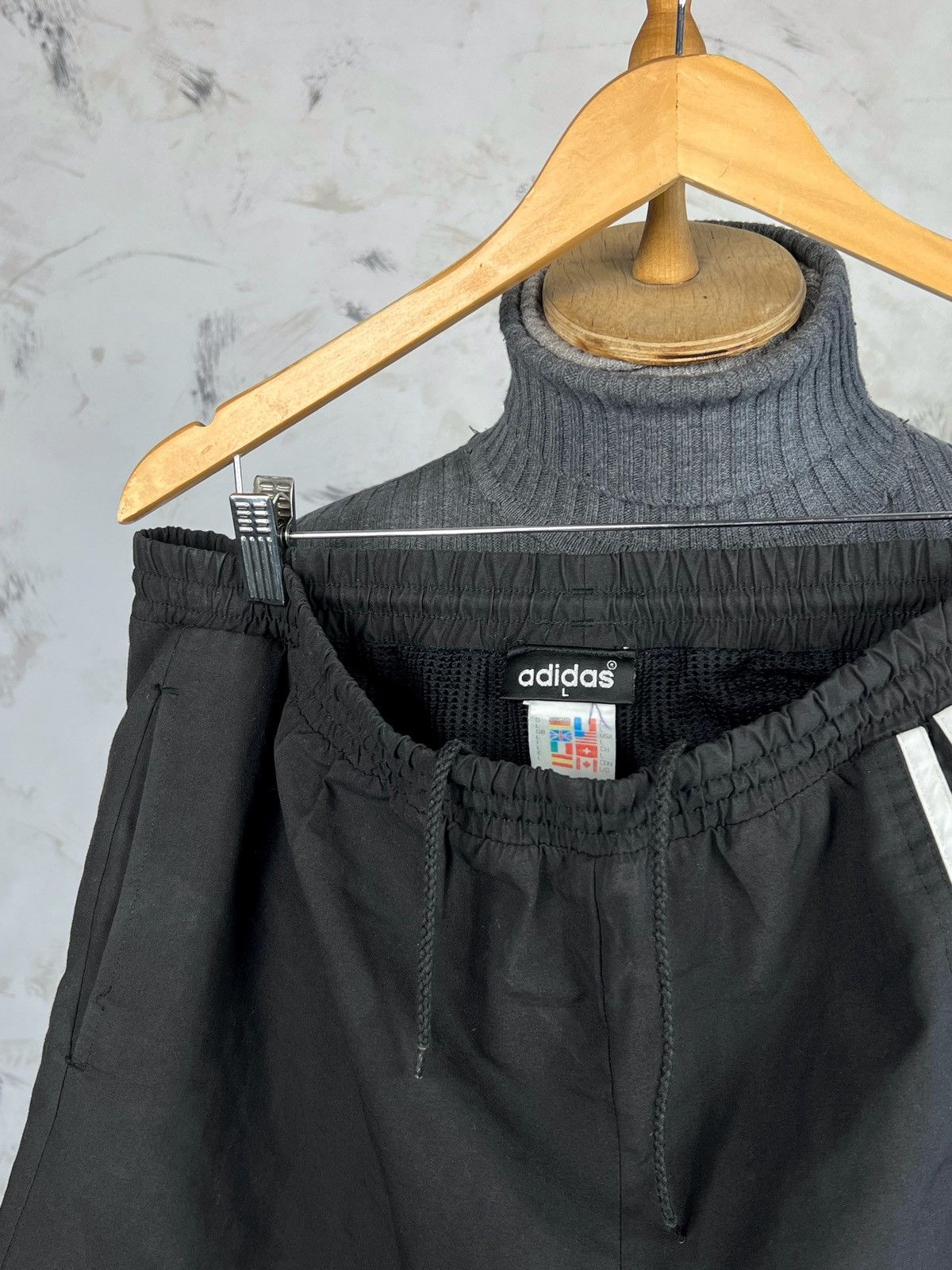 Adidas Vintage Adidas Shorts Size L Size US 34 / EU 50 - 4 Thumbnail