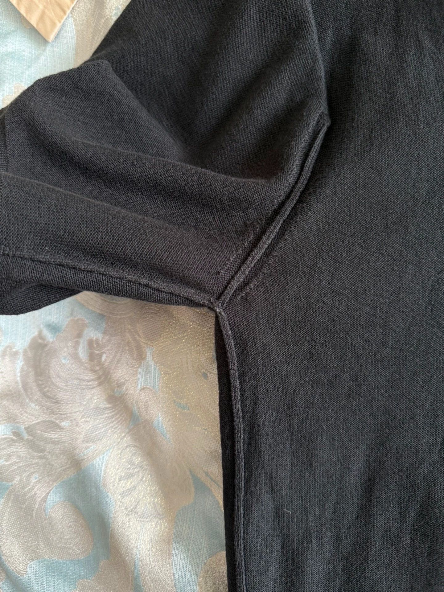 Louis Vuitton LV Short-Sleeve Knit T-Shirt L w/ LV Logo & Graphic Size US L / EU 52-54 / 3 - 6 Thumbnail