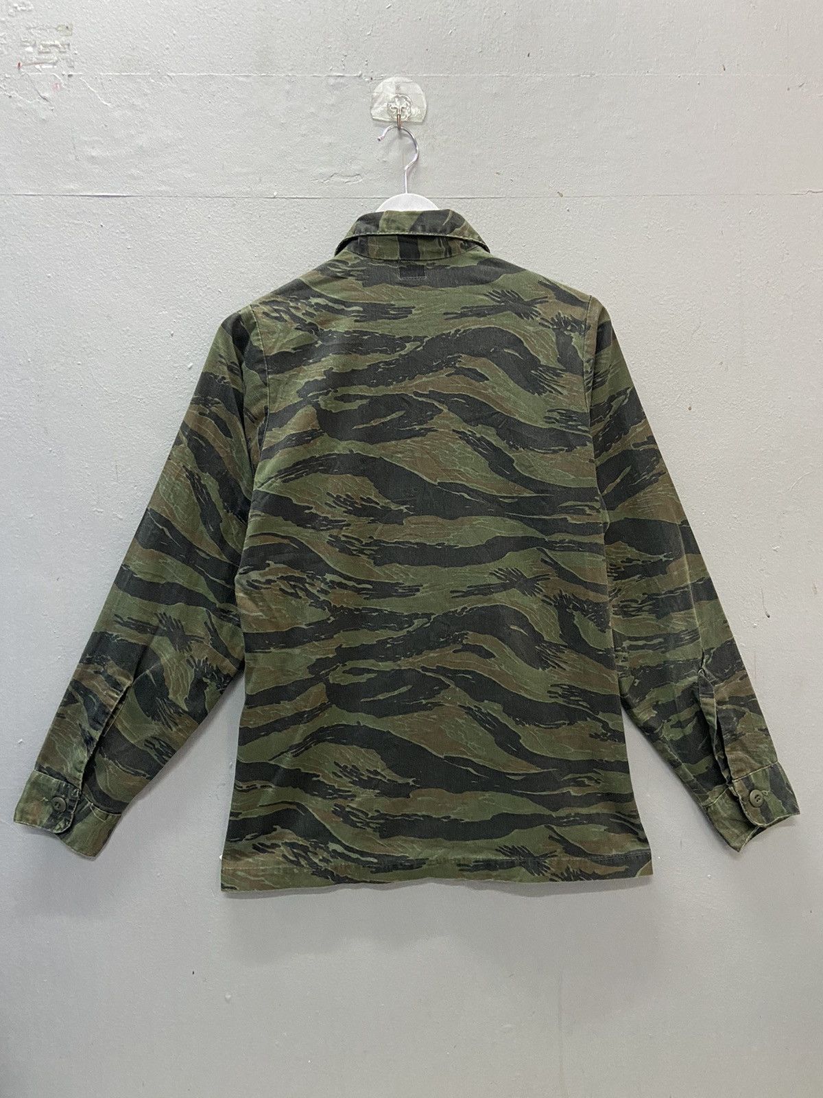 Vintage VINTAGE ARMY TIGER STRIPE CAMOUFLAGED 90’s UNIFORM SHIRT Size US S / EU 44-46 / 1 - 2 Thumbnail