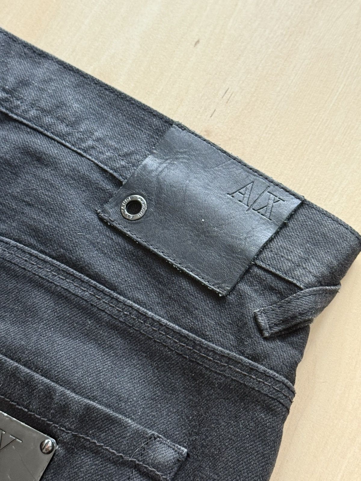 Armani Exchange Armani Exchange metal logo baggy raw denim jeans Size US 34 / EU 50 - 9 Thumbnail