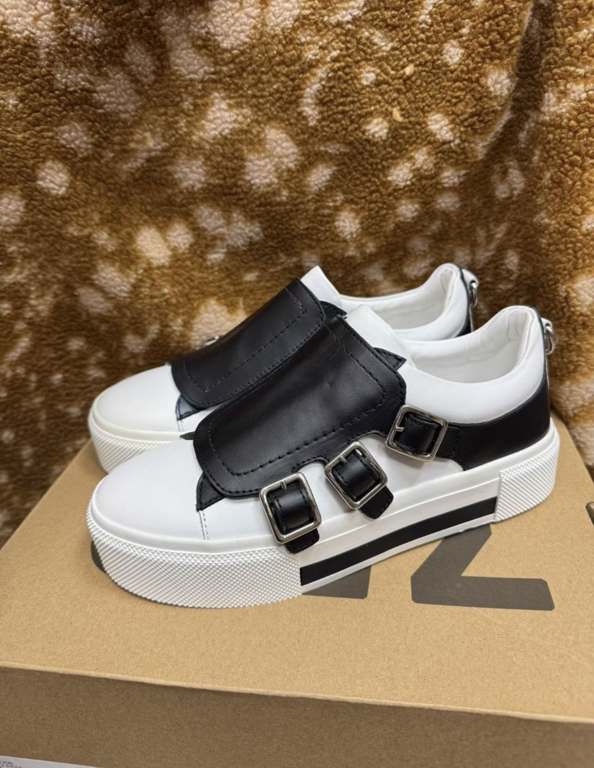 Alexander McQueen Alexander McQueen Triple Strap Low Top Sneakers K37 Size US 7 / IT 37 - 4 Thumbnail