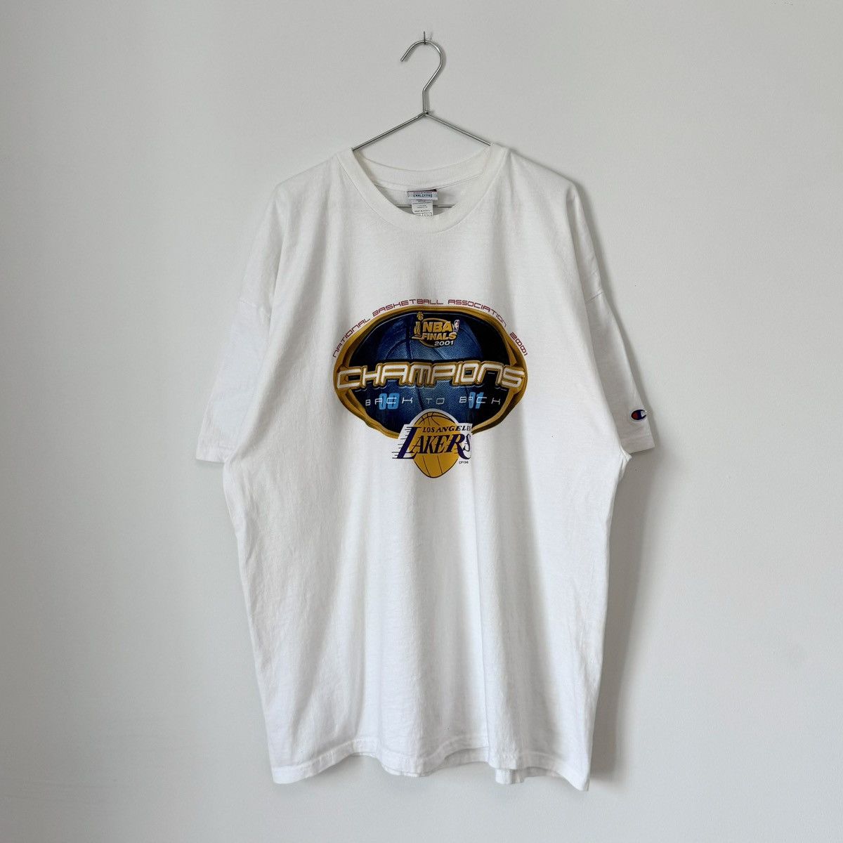 Vintage Vtg 2001 Champion LA Lakers Back to Back NBA Finals Tee Kobe Size US XXL / EU 58 / 5 - 2 Thumbnail