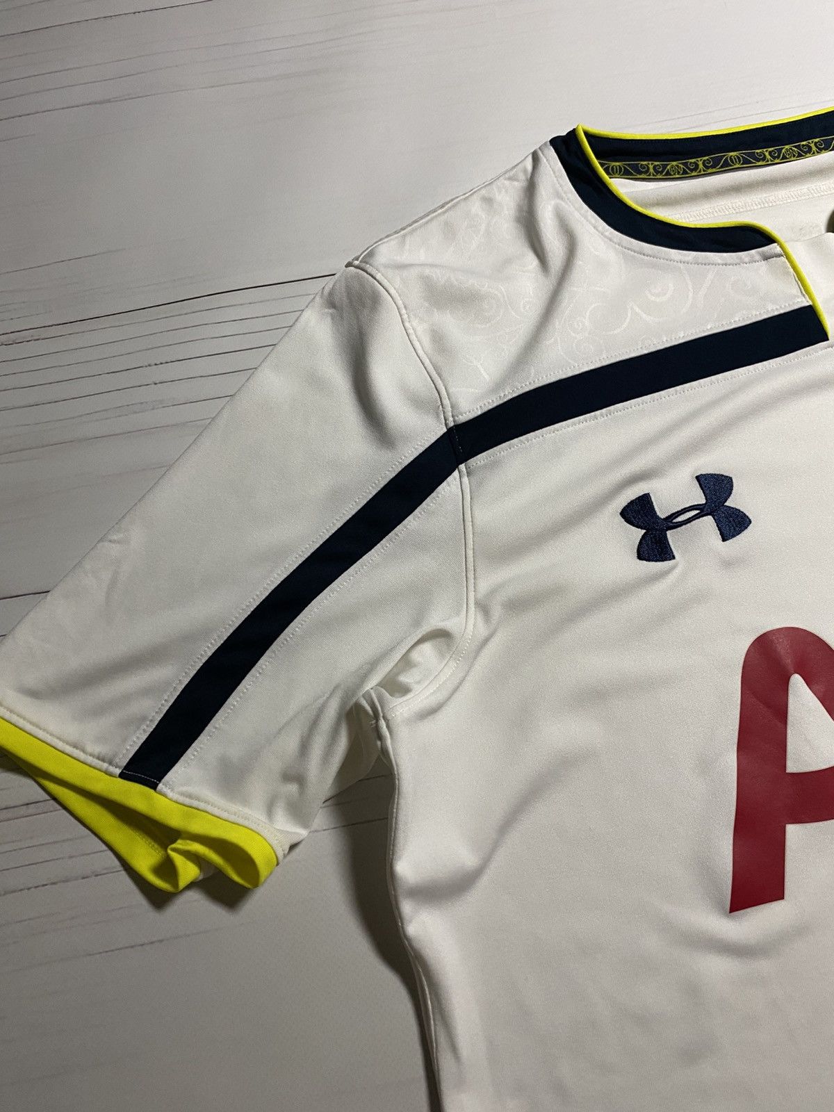 Under Armour × Vintage Under Armour Tottenham Hotspur 2014/15 home soccer jersey Size US L / EU 52-54 / 3 - 11 Thumbnail