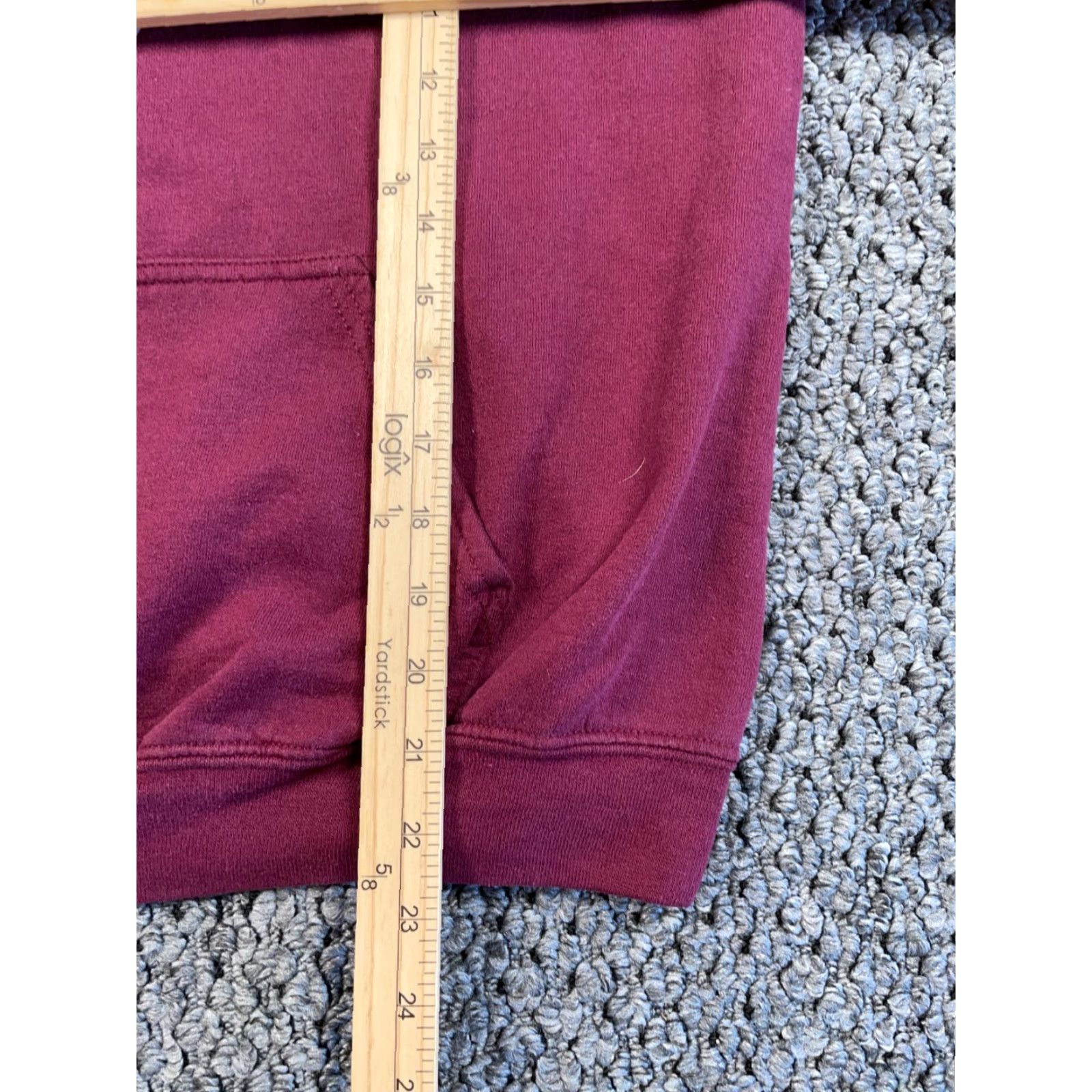 Gildan Harvard University Crest Graphic Hoodie Adult Medium Dark Red Sweatshirt College Size US M / EU 48-50 / 2 - 7 Thumbnail