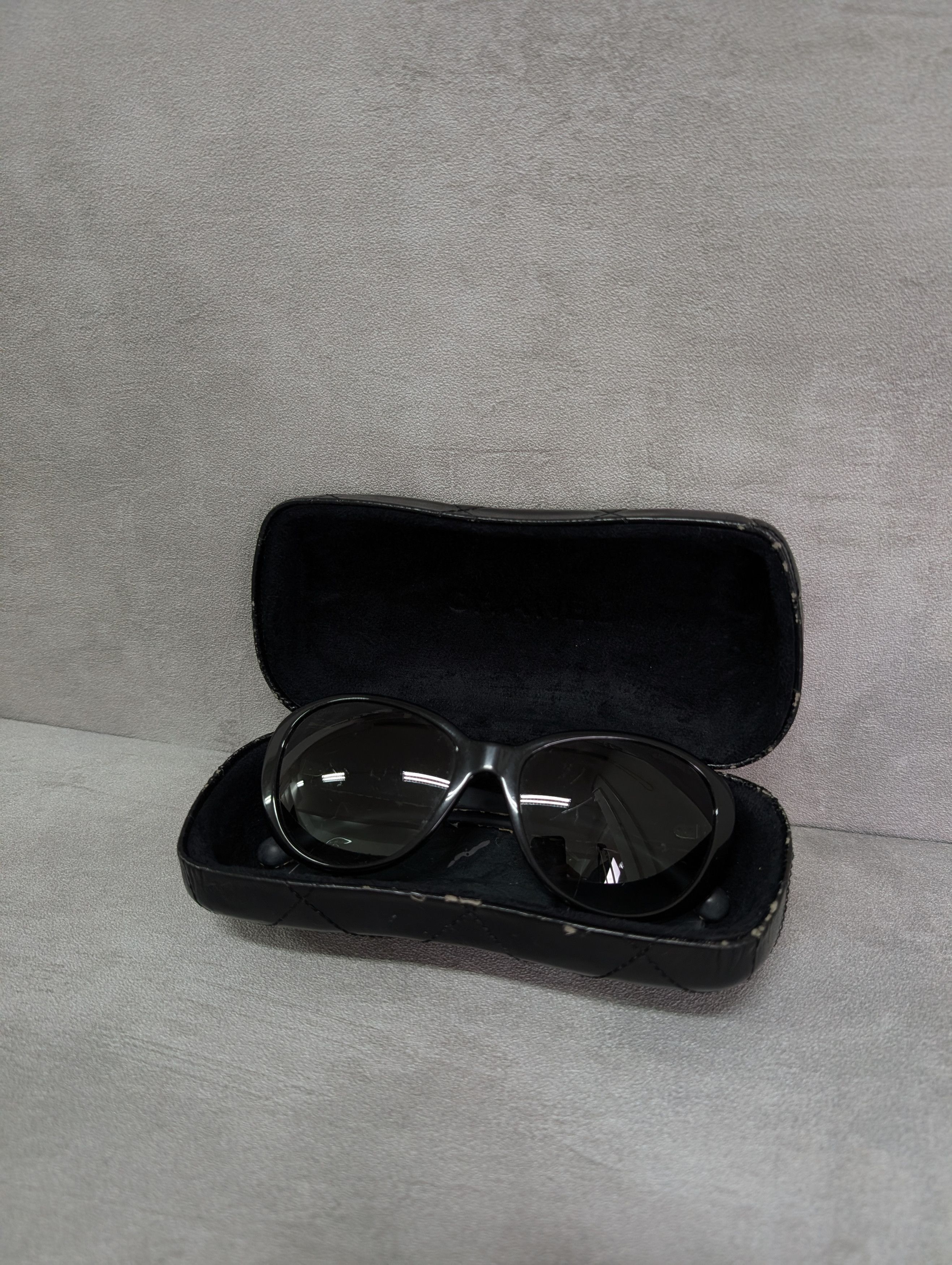 Chanel Chanel Black Frames With Tweed Arms Sunglasses Size ONE SIZE - 1 Thumbnail