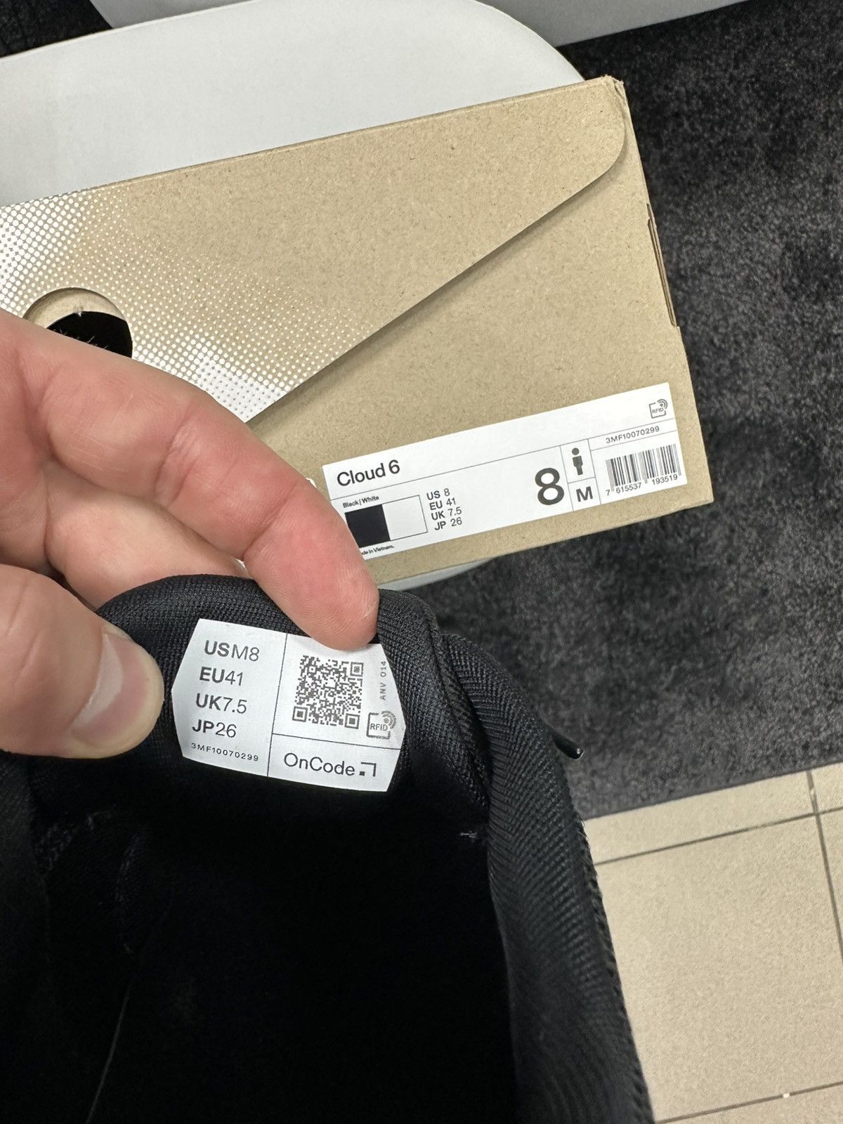 On On Running Cloud 6 Black/White Size US 10 / EU 43 - 7 Thumbnail