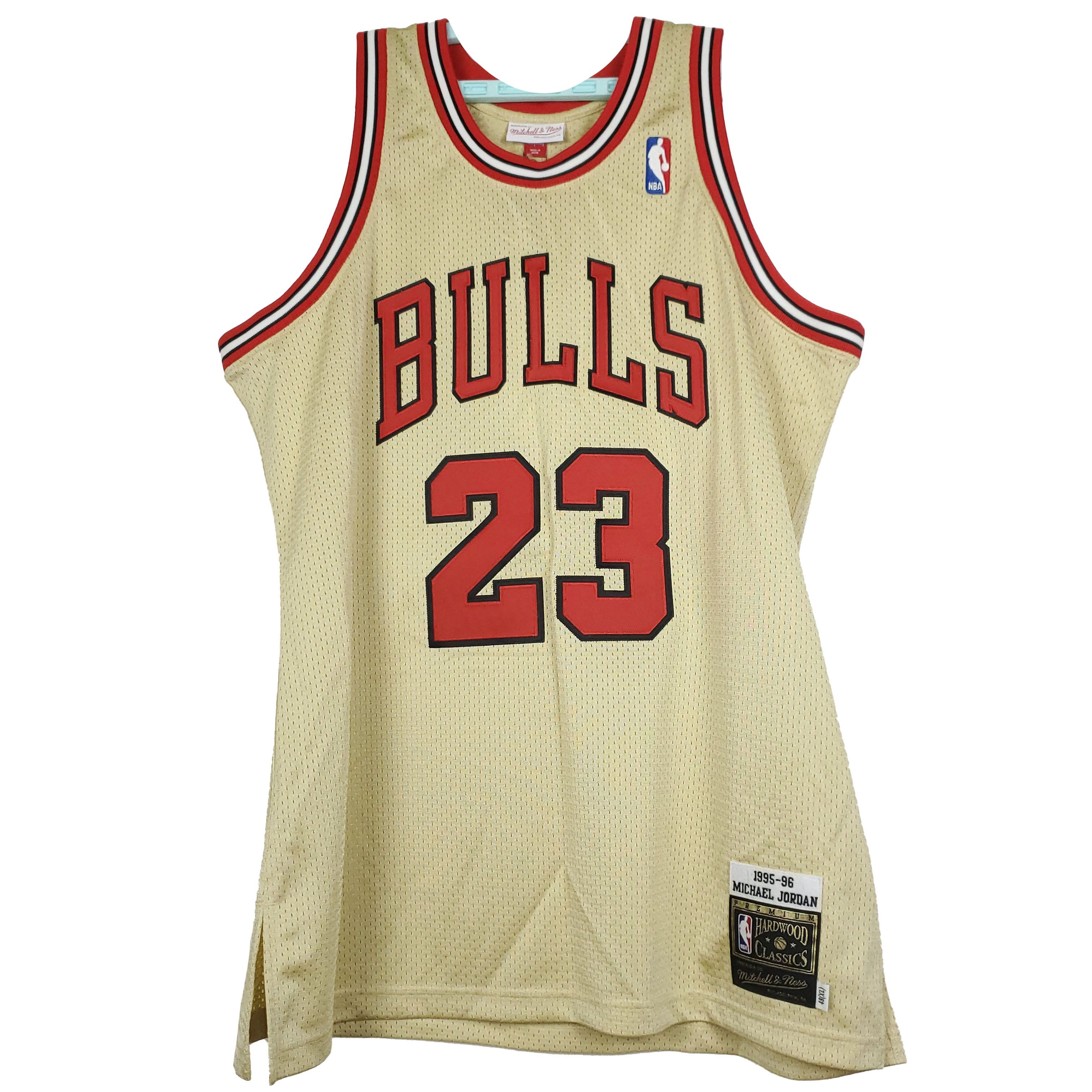 image of Mitchell Ness Authentic Micheal Jordan Chicago Bulls 95-96 Jersey Gold Xl, Men's