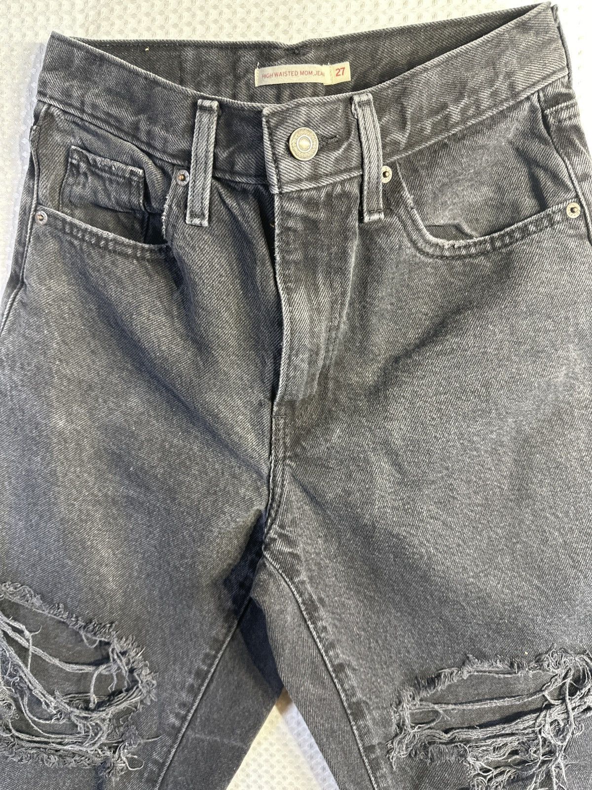 Levi's Levi’s High Waisted Mom Jeans Size 27" / US 4 / IT 40 - 4 Thumbnail
