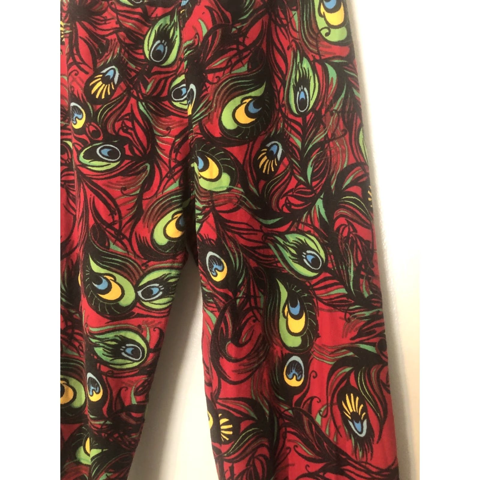 Vintage LulaRoe LLR Womens Leggings One Size OS Red Green Peacock Feathers Print Soft Leggings Womens Adult One Size Red Peacock Theme Size 42" / US 20 - 3 Thumbnail