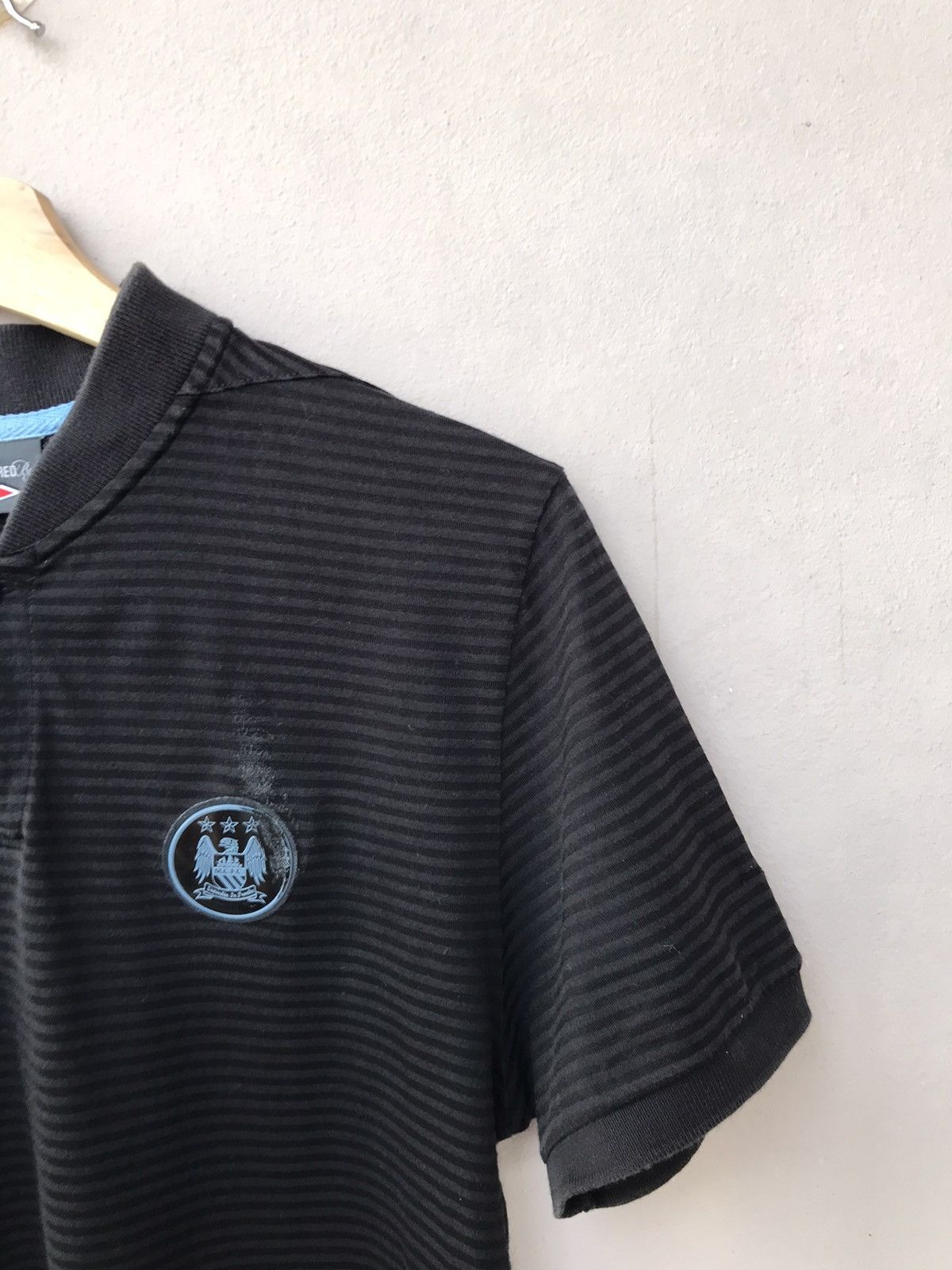 Umbro Manchester City Stripes Henley Distressed Tee Size US M / EU 48-50 / 2 - 3 Thumbnail