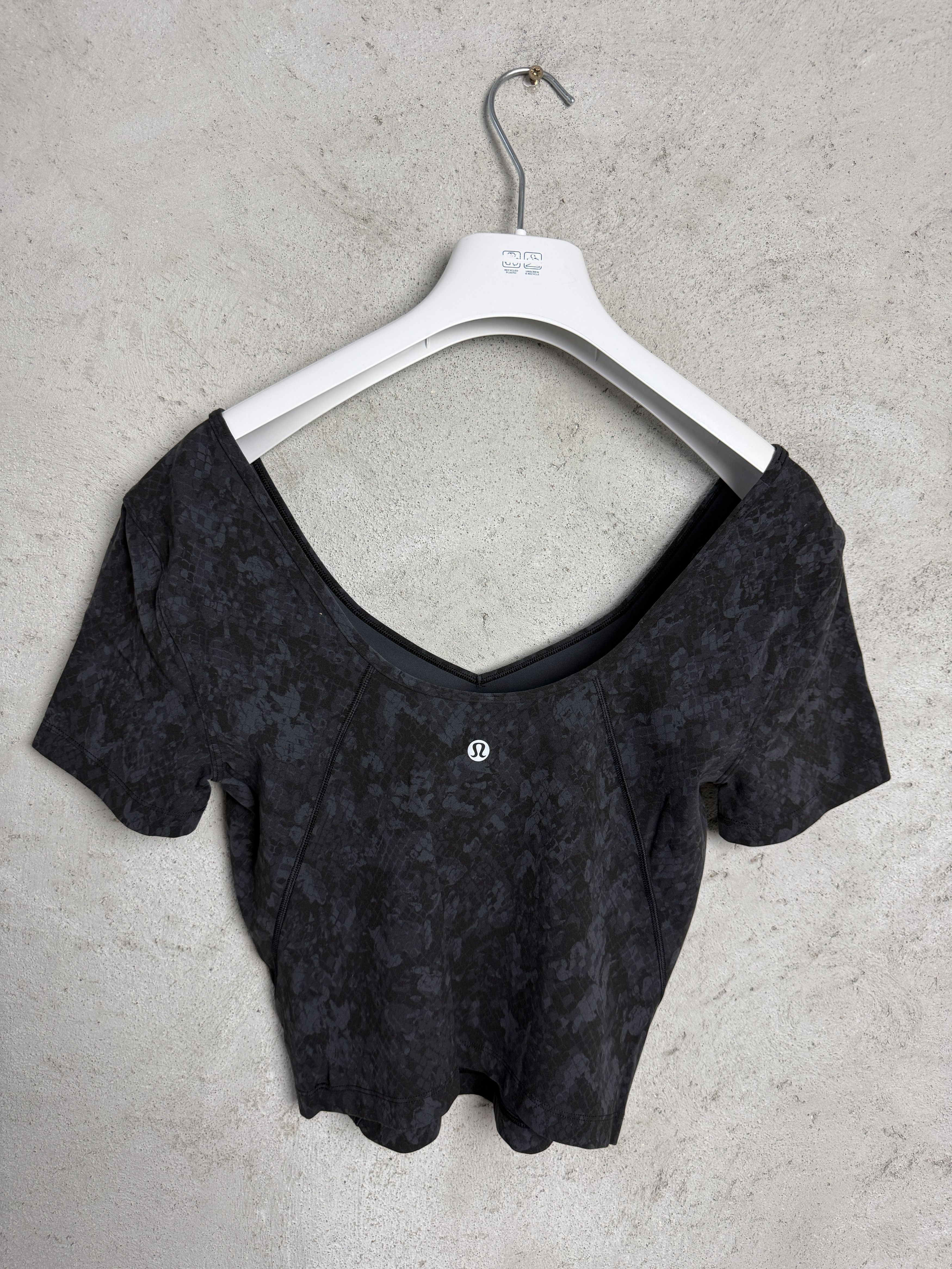 Lululemon Lululemon Align t-shirt tee crop sport gym yoga pilates Size M / US 6-8 / IT 42-44 - 1 Thumbnail