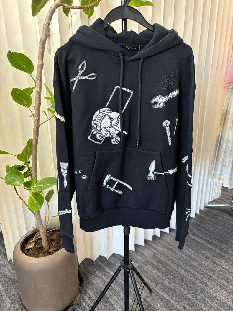 Louis Vuitton LV Black Tool Embroidered Hoodie Men's - dmc Size US S / EU 44-46 / 1 - 1 Thumbnail