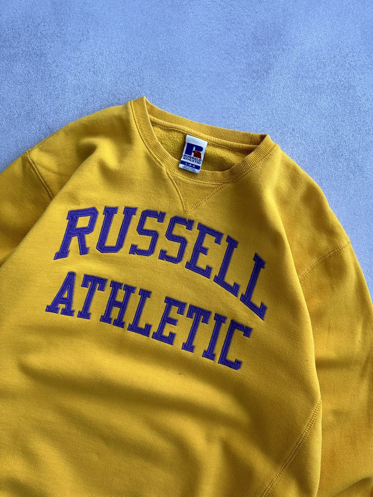 Russell Athletic × Vintage Vintage Russell Athletic Yellow Boxy Sweatshirt Size US L / EU 52-54 / 3 - 6 Thumbnail