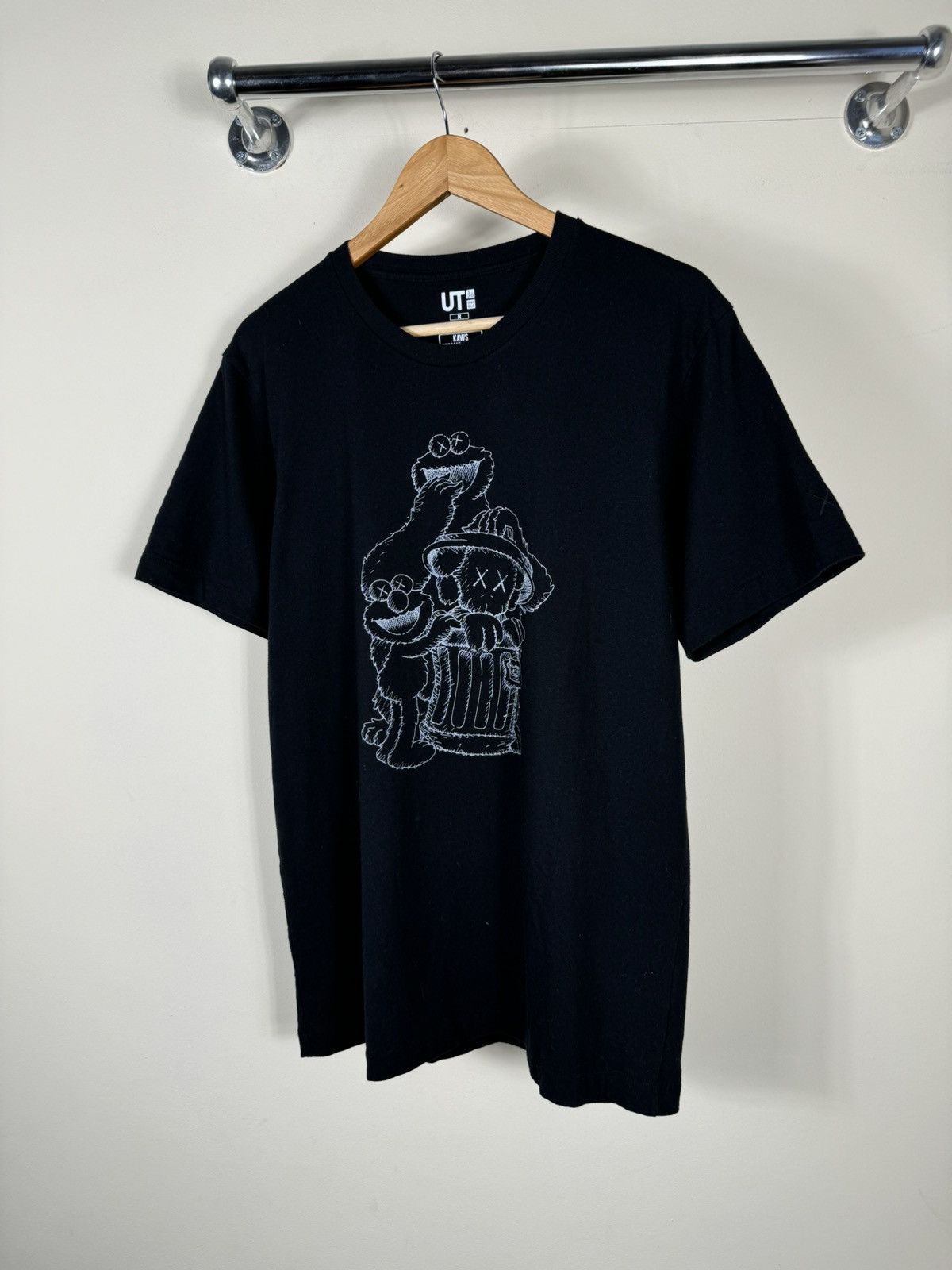 Cartoon Network × Kaws × Uniqlo Uniqlo Kaws Sesame Street T Shirt Size US M / EU 48-50 / 2 - 1 Thumbnail