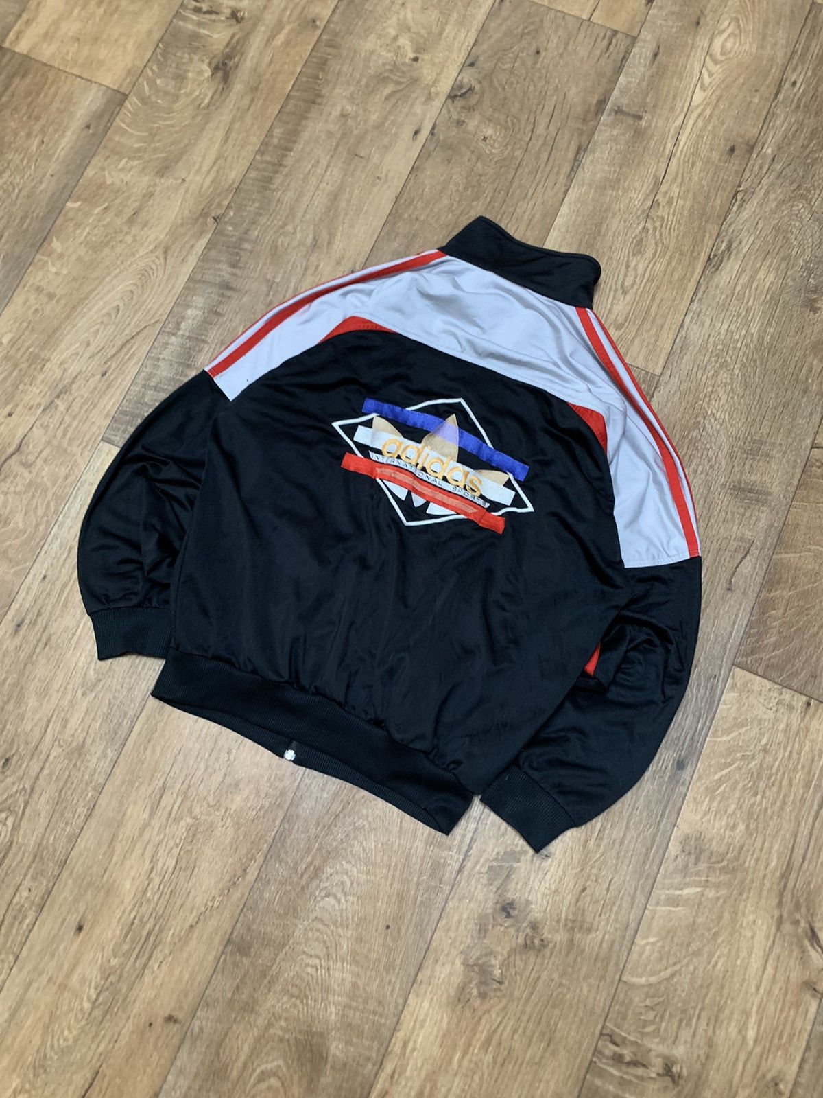 Adidas Rare Adidas International Sports Vintage Windbreaker Size US L / EU 52-54 / 3 - 9 Thumbnail