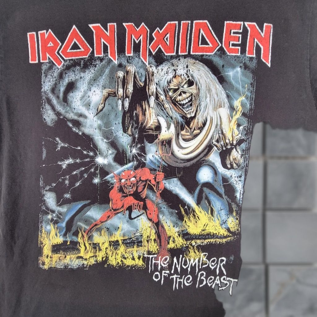 Vintage VINTAGE Iron Maiden t shirt 2010 Size US L / EU 52-54 / 3 - 1 Thumbnail