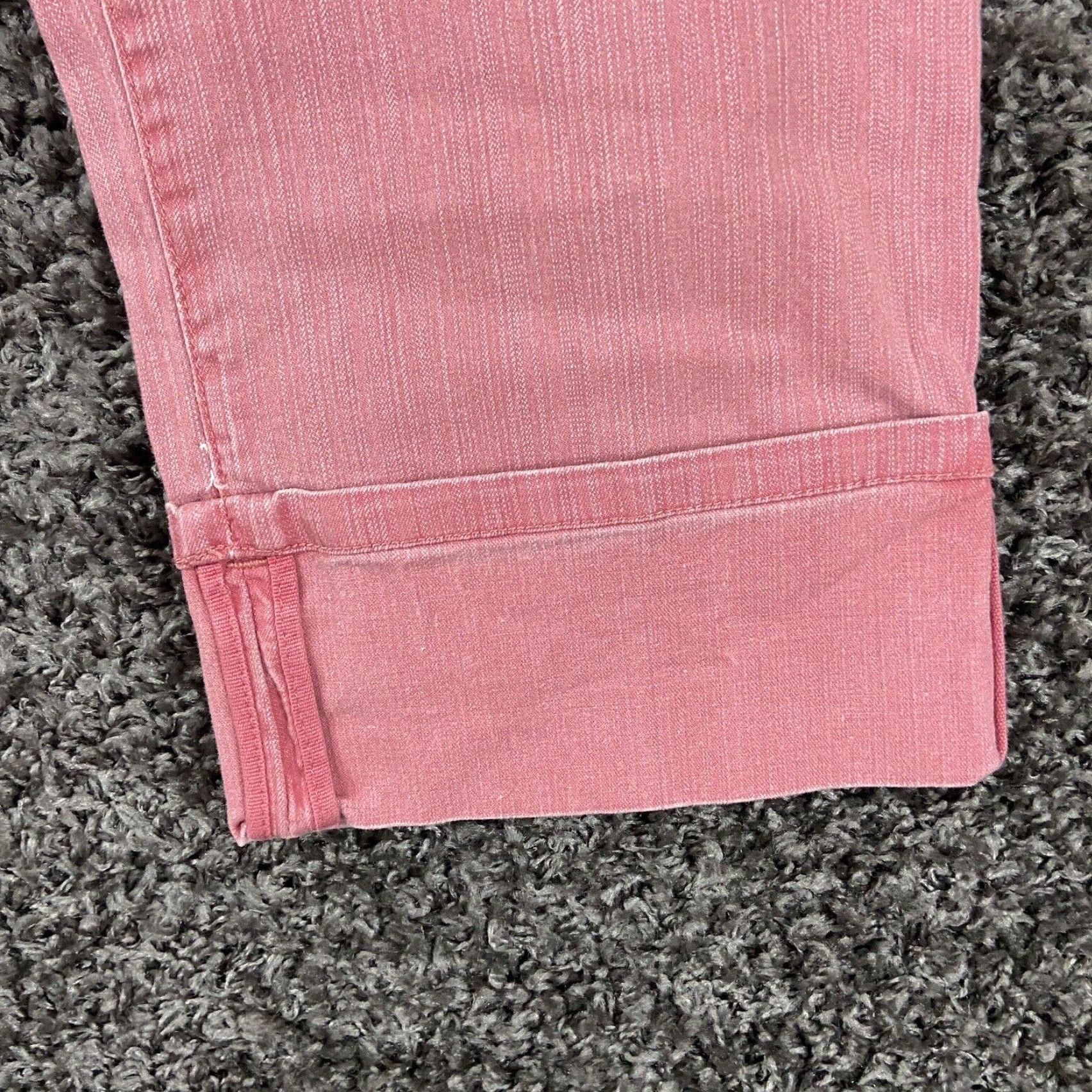 Gloria Vanderbilt VINTAGE Gloria Vanderbilt Capri Jeans Pink Denim Women 12 Capri Denim Jeans Women 12 Pink Gloria Vanderbilt Womens Jeans 12 Ladies Capris Pink Size ONE SIZE - 2 Thumbnail
