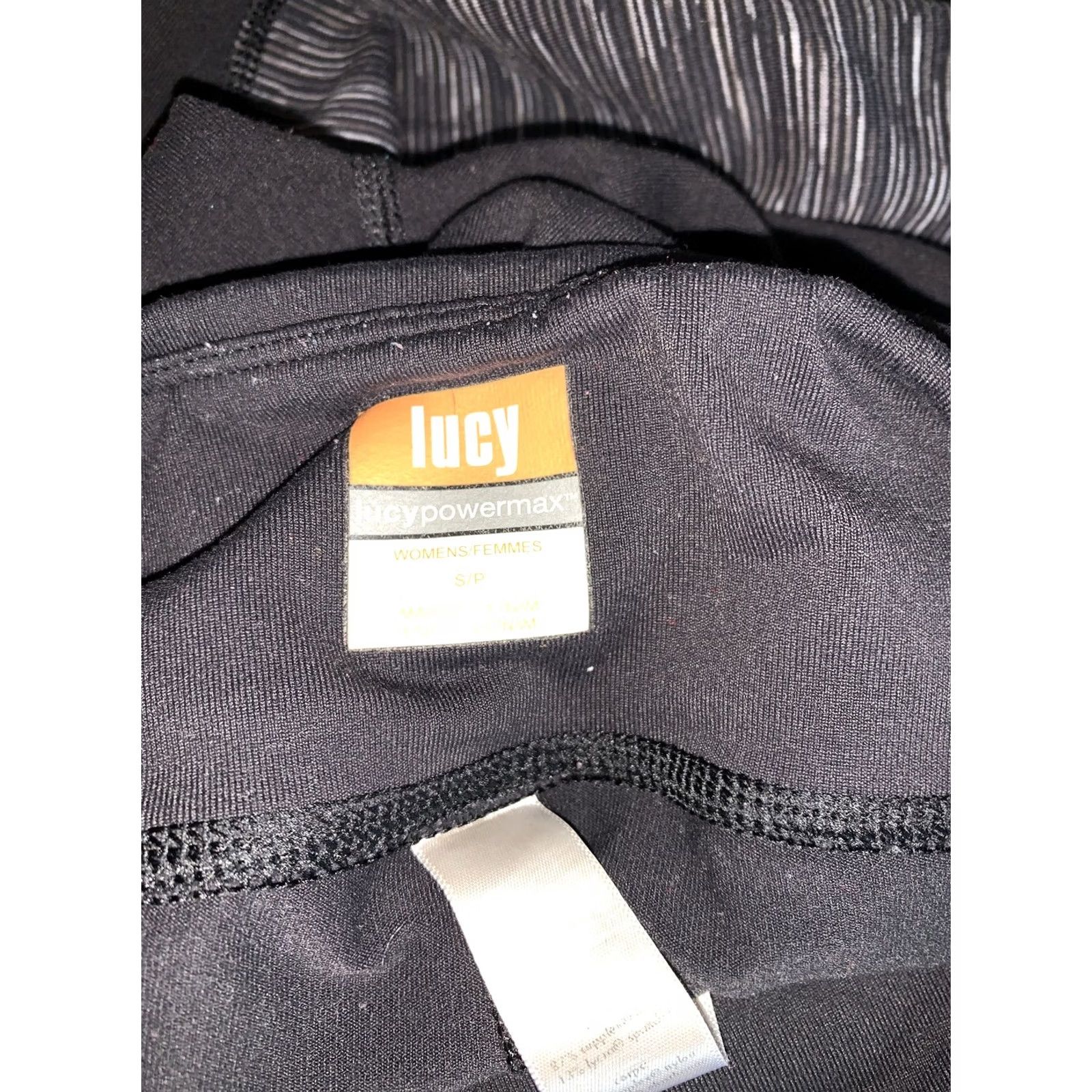 Vintage - Keywords: "Lucy Womens", "Cropped Workout Leggings", "Activewear", "45% FUZZIES, 50% BLACK" are important Size 28" / US 6 / IT 42 - 7 Thumbnail