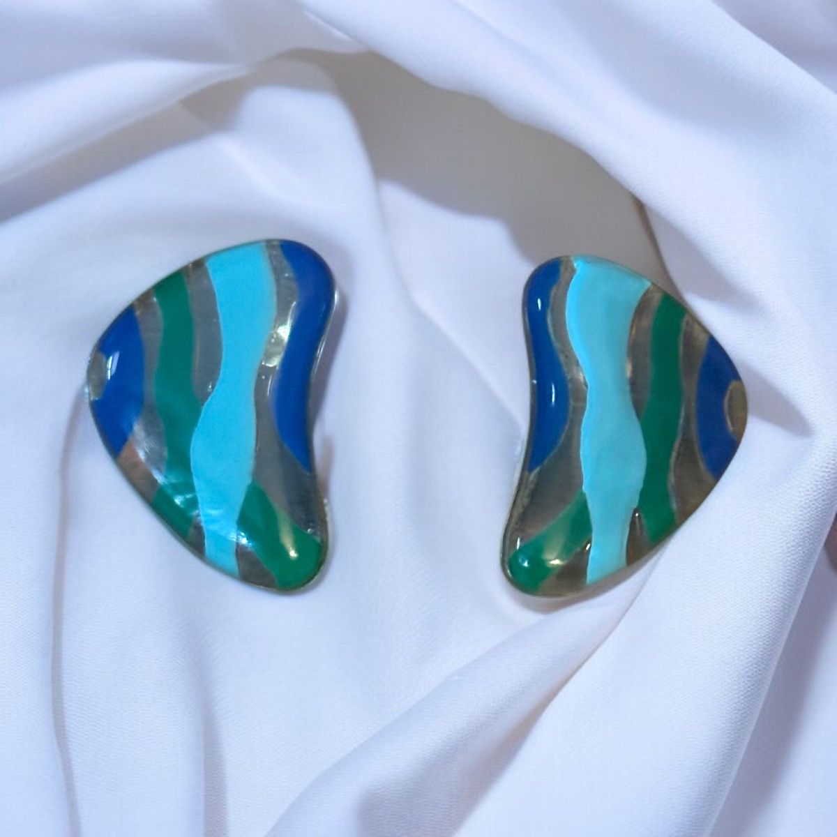 Other × Vintage Vintage Avon Waves acrylic post earrings Size ONE SIZE - 1 Thumbnail