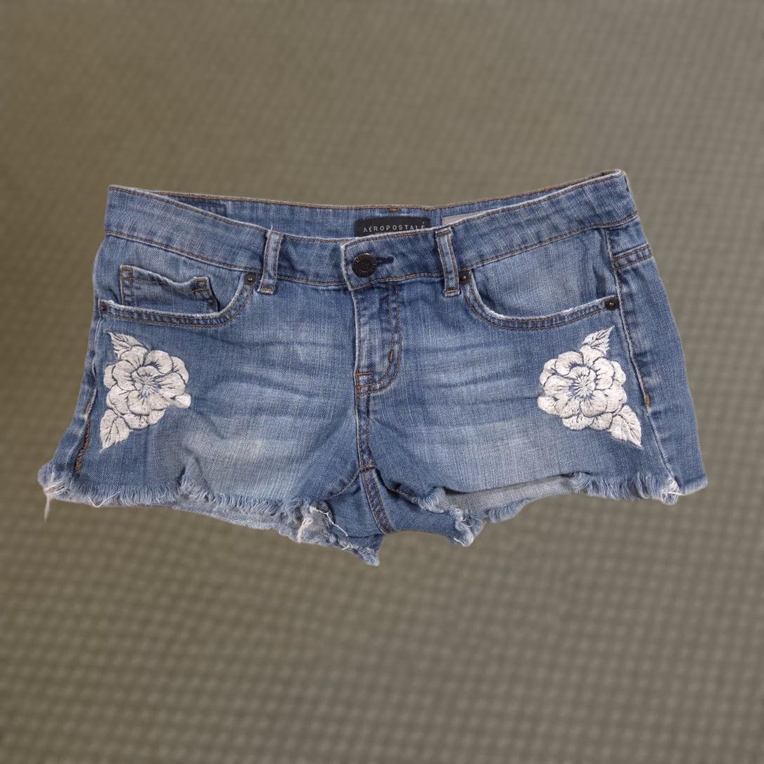 Aeropostale Aeropostale Shorts Womens 6 Blue Denim Embroidered Floral Cutoff Frayed Hem Size 28" / US 6 / IT 42 - 1 Thumbnail