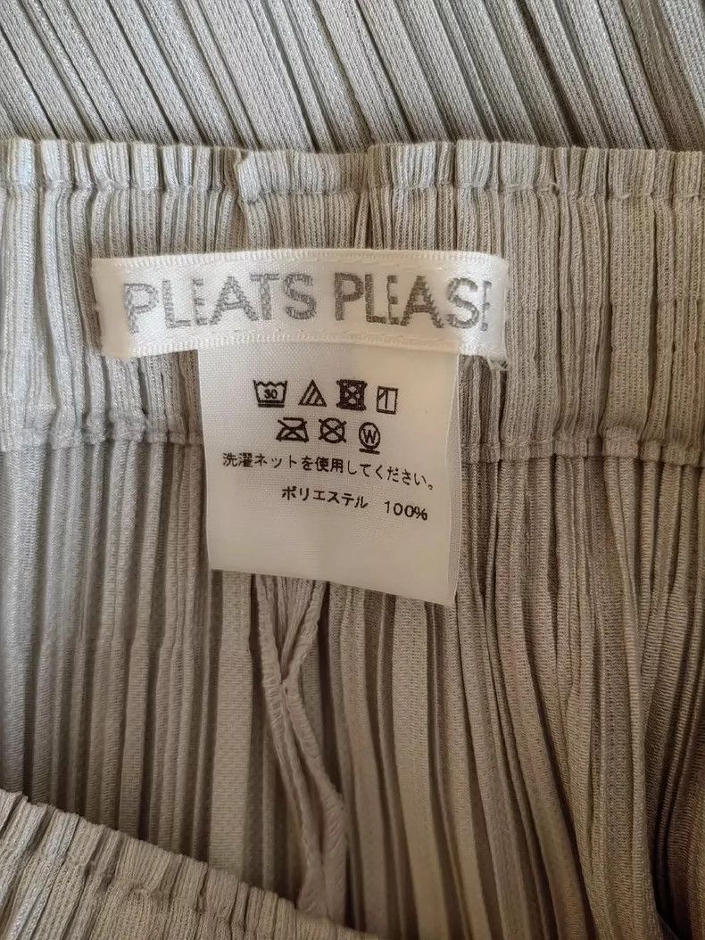 Issey Miyake Issey Miyake size:2 Basic light grey pleated trousers Size 22" - 3 Thumbnail