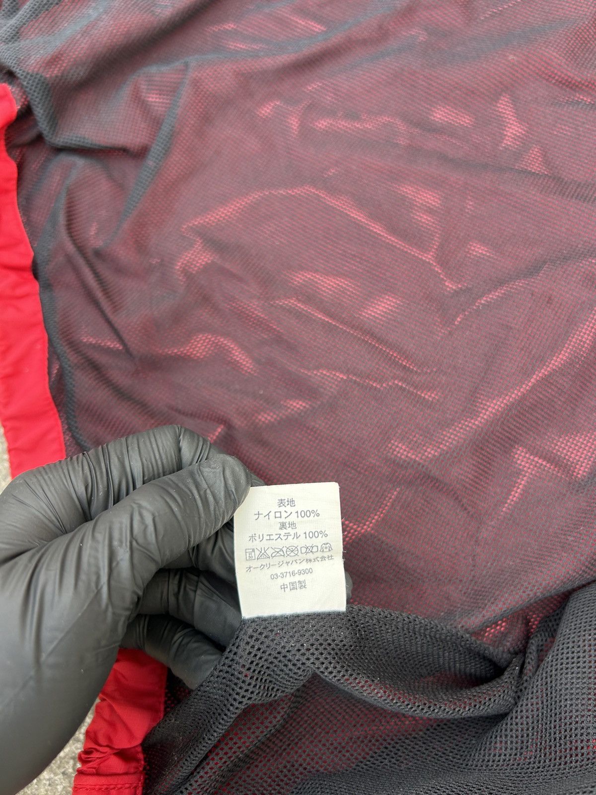 Oakley Oakley Vintage red Hooded Windbreaker Jacket Nylon Jacket Size US L / EU 52-54 / 3 - 13 Thumbnail