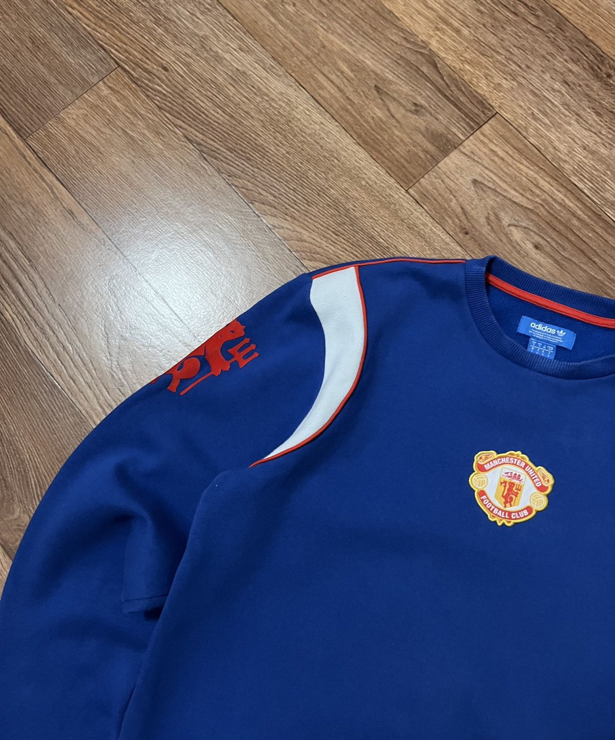 Adidas Vintage Adidas Originals Manchester United Logo Sweatshirt Size US S / EU 44-46 / 1 - 4 Thumbnail