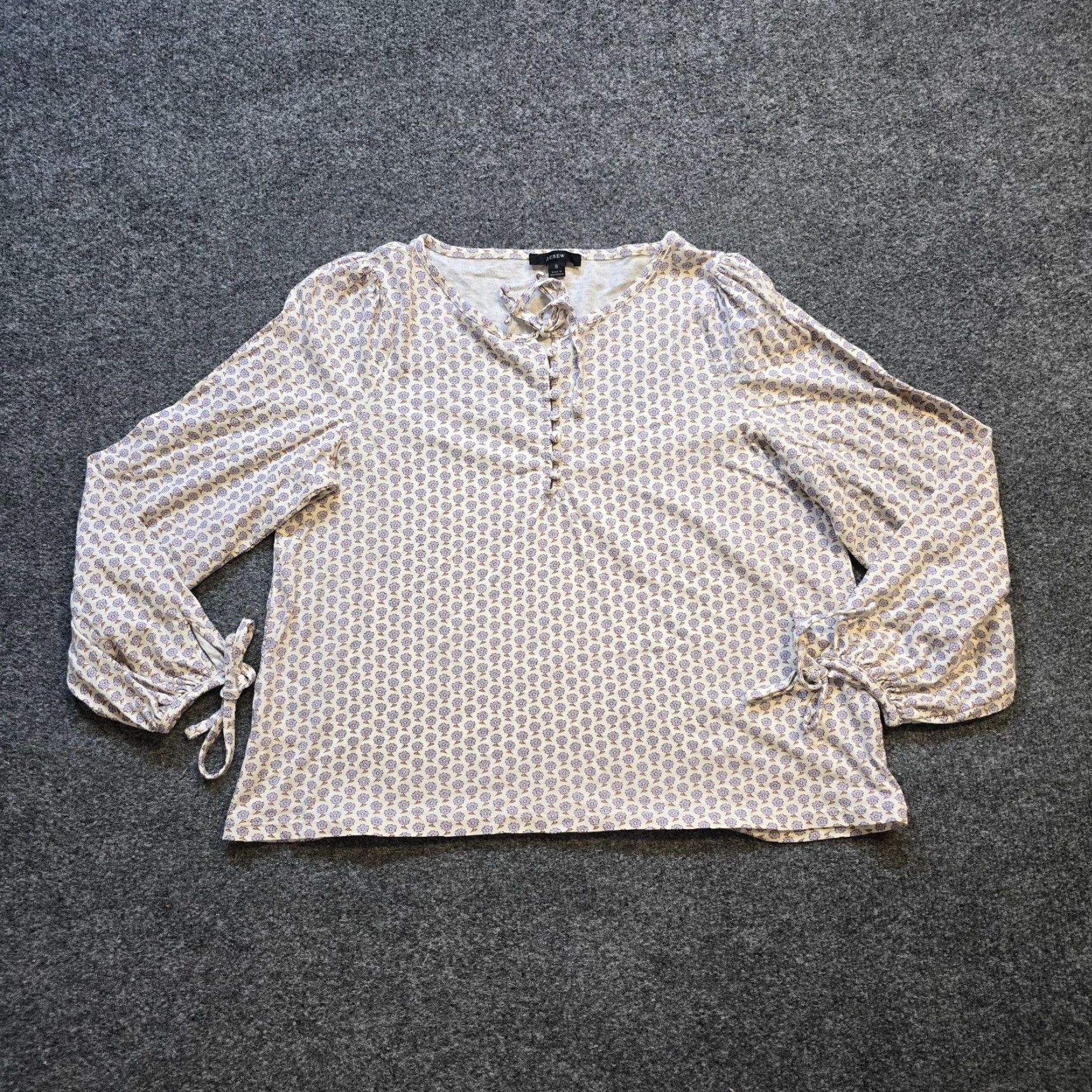 J.Crew J.CREW Blouse Shirt Womens Small Purple White Floral 1/4 Button Peasant Career Knit Lightweight Casual Long Sleeve Round Neck Buttoned Cuff Size S / US 4 / IT 40 - 2 Thumbnail