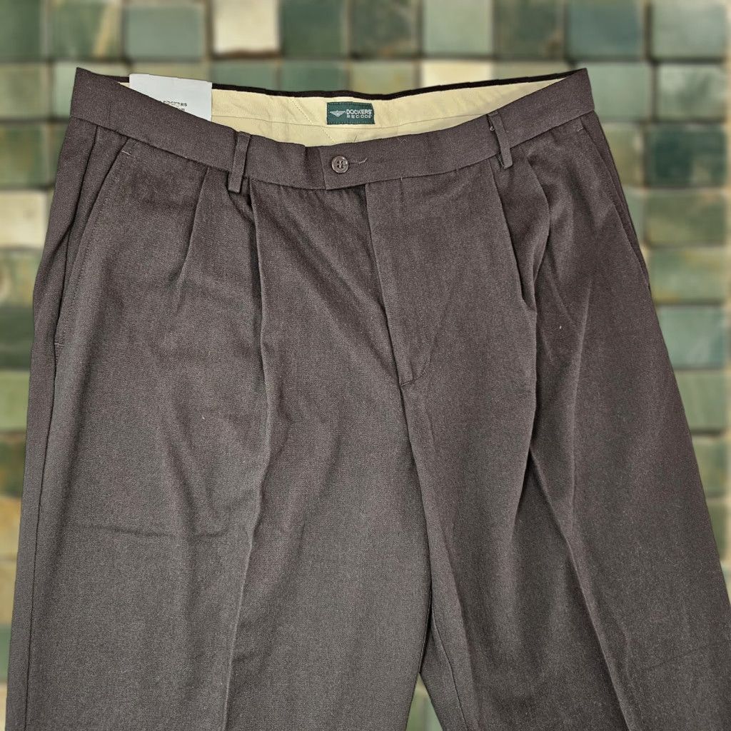 Dockers Dockers Pants Mens 38x32 Brown Sueded Heather Pleated Relaxed Fit NWT Size US 38 / EU 54 - 1 Thumbnail