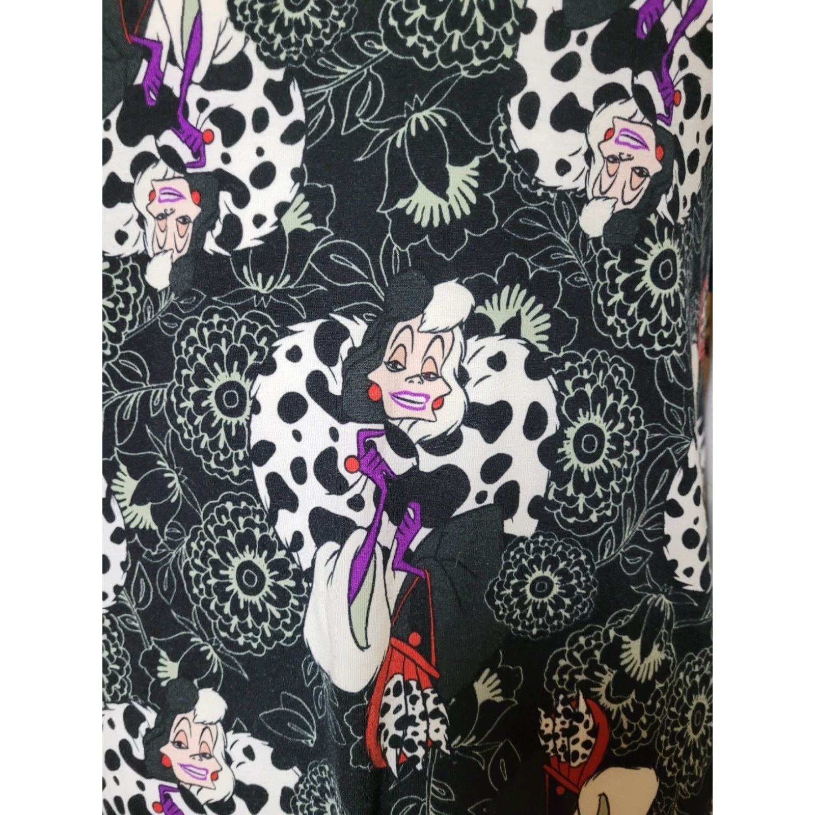 Vintage LuLaRoe Disney Cruella De Vil Tunic Shirt Women Medium Black Round Neck Short Sleeve Pattern Cruella Deville - Shirt Size M / US 6-8 / IT 42-44 - 2 Thumbnail