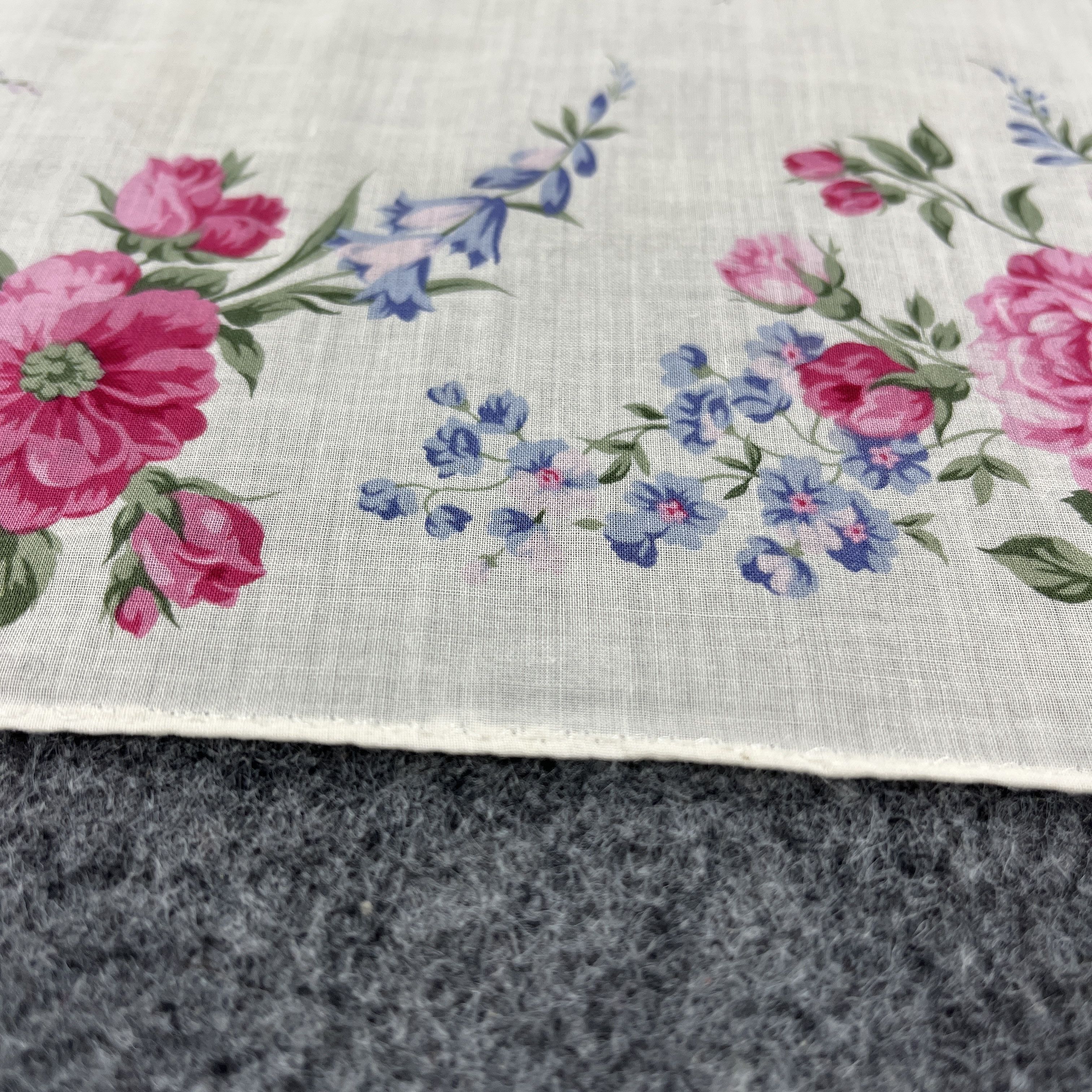 Vintage Yves Saint Laurent Handkerchief / Bandana / Neckerchief B524 Size ONE SIZE - 6 Thumbnail