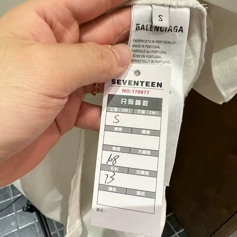 Balenciaga Balenciaga 3B Embroidered logo white round neck short slee Size US S / EU 44-46 / 1 - 7 Thumbnail